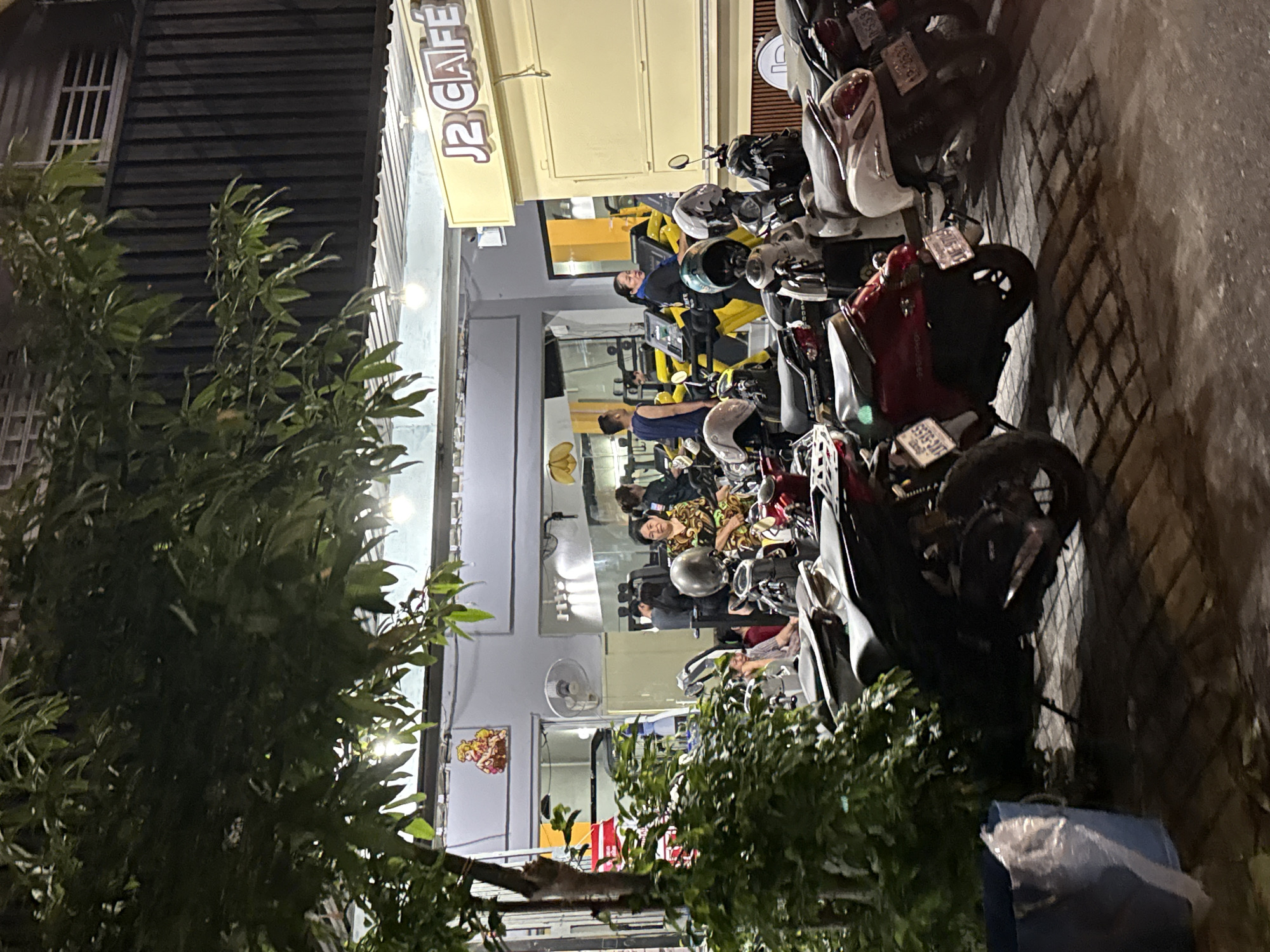 Busy night in Khan Boeng Keng Kang: food, fuel, and street life