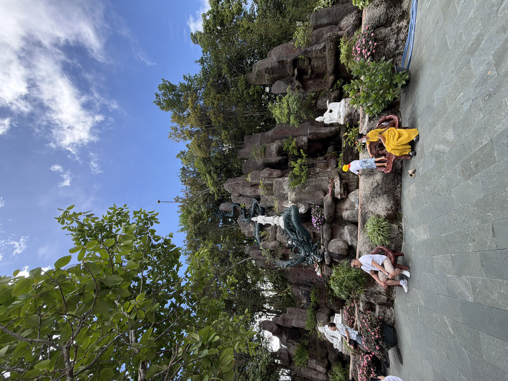 Tourists explore Da Nang landmarks and Buddhist temples