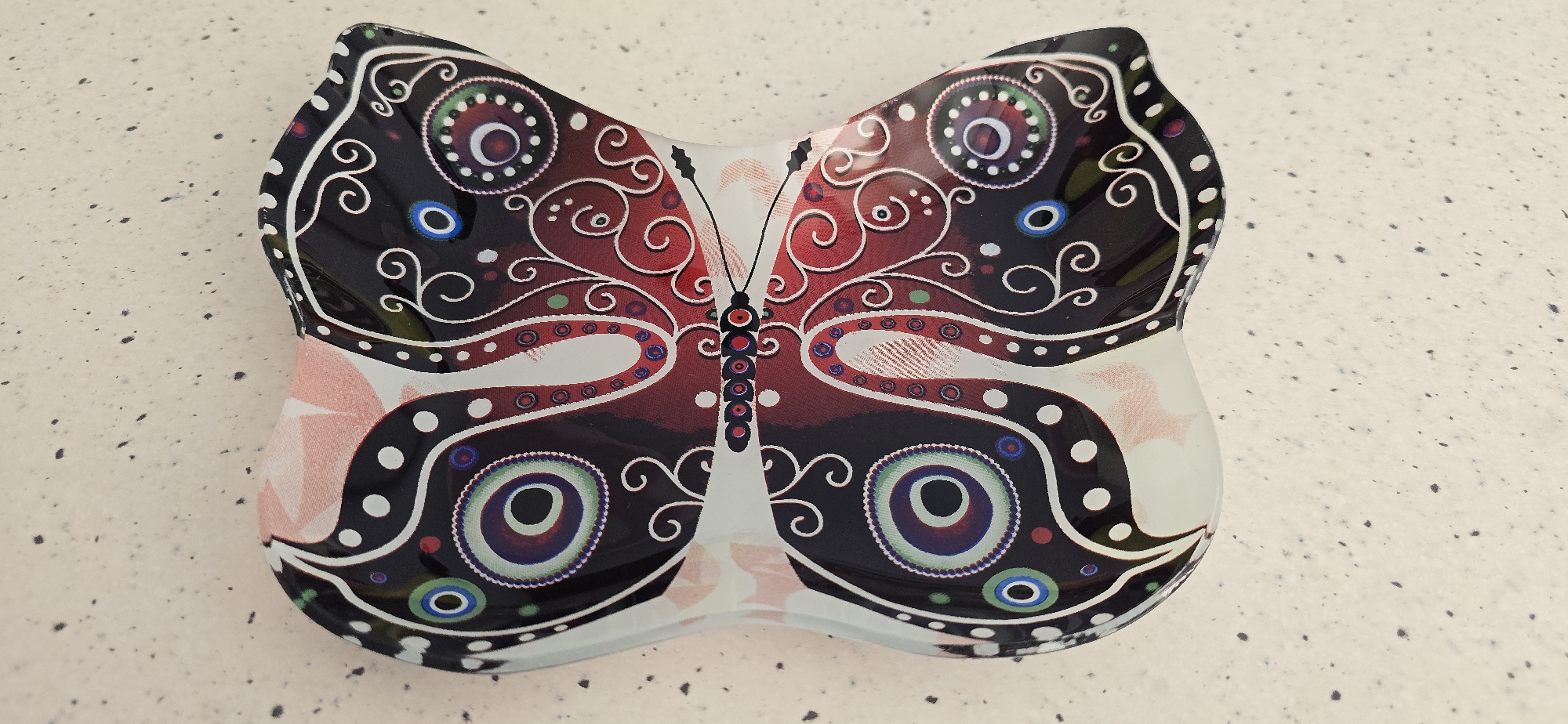 Ornate butterfly glass bowl spotted in Putilkovo, Russia