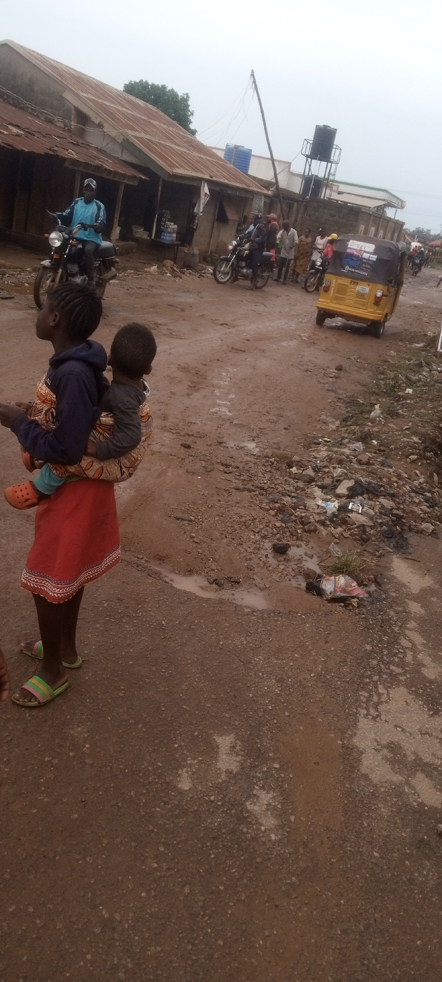 Child carrying scene and meal setting documented simultaneously