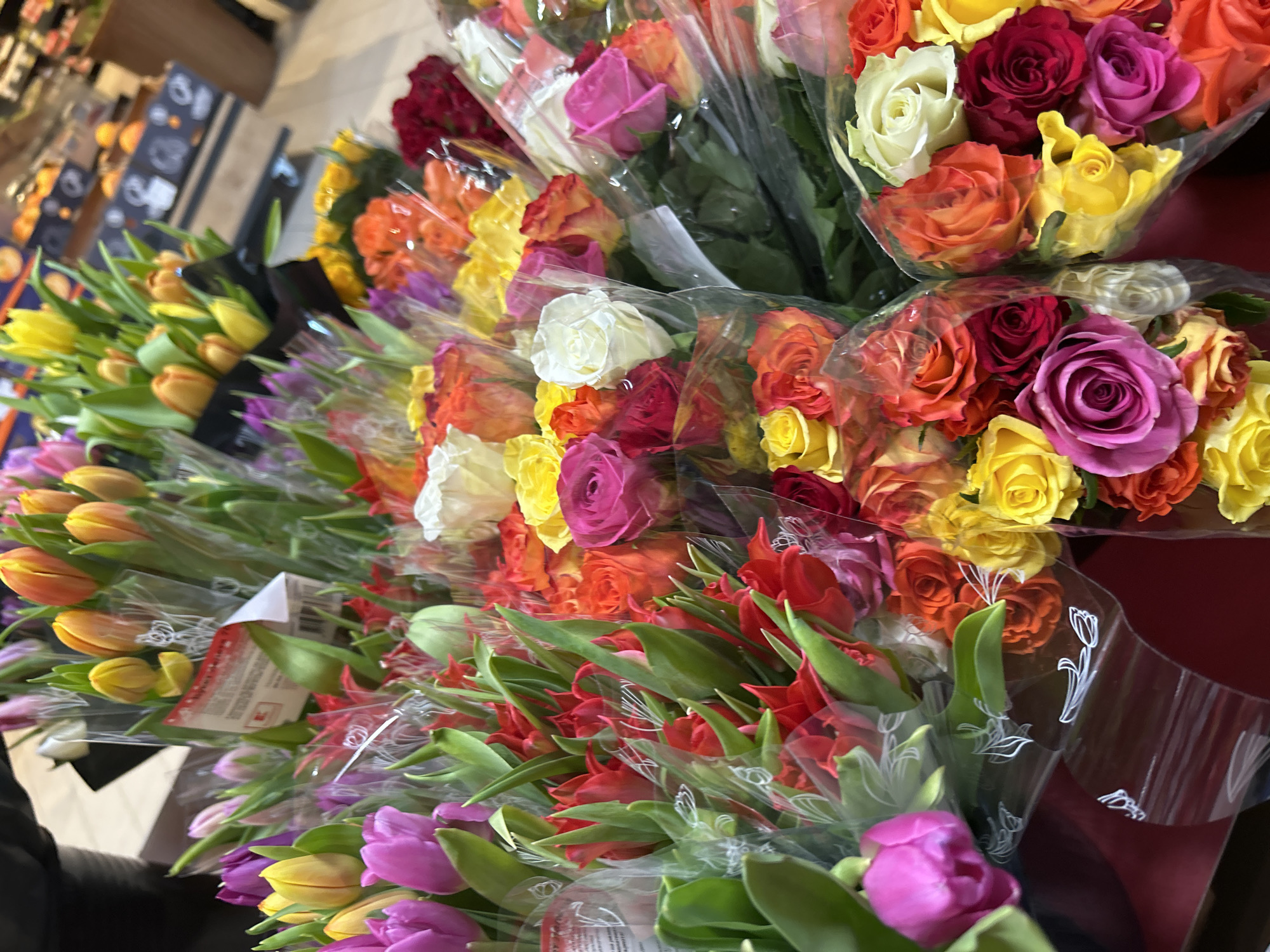 Colorful flower display spotted at Shumen retail location