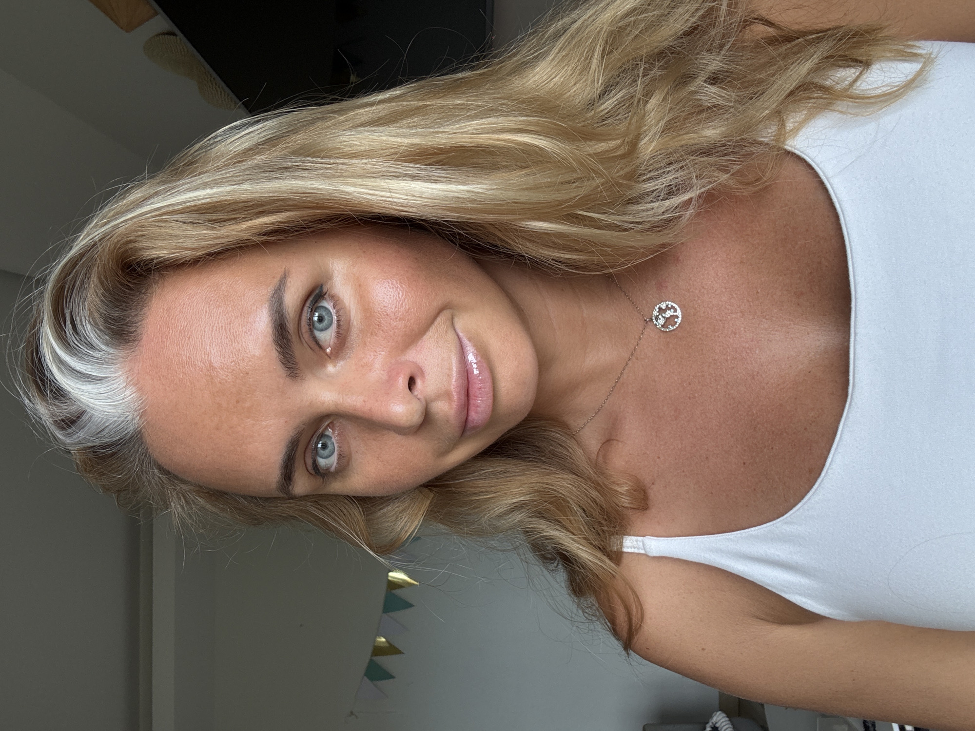 Back-to-back selfie and room shot in Baan Chaweng