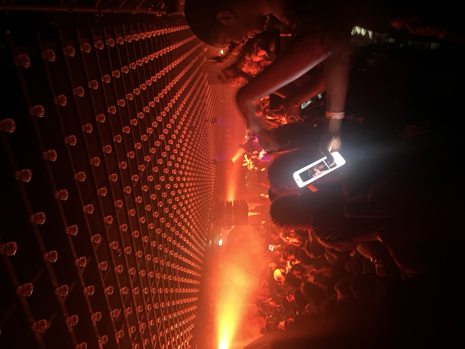 Paris nightclub draws crowds during early morning hours