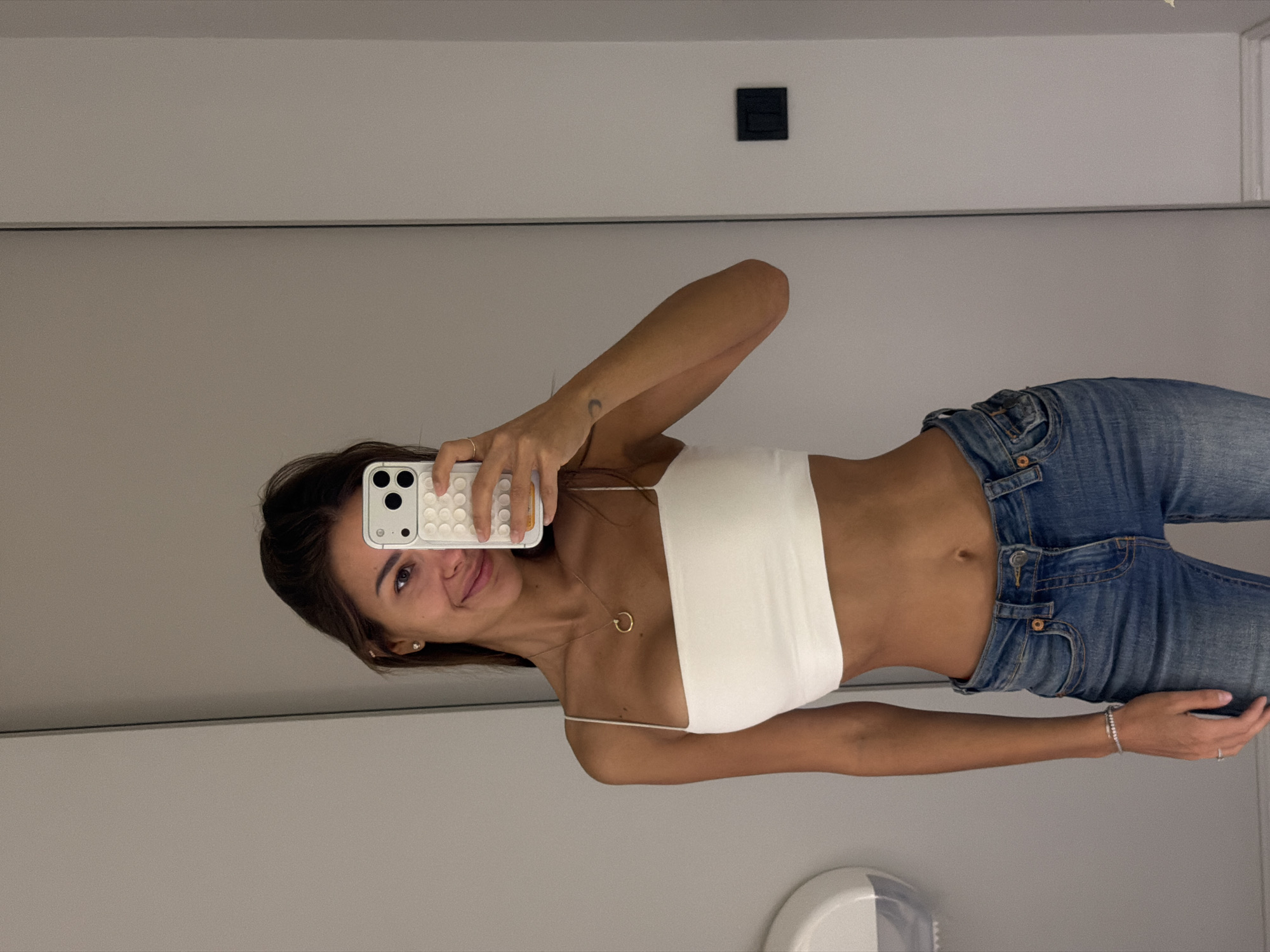 Mirror selfie in Krasnoyarsk, casual summer outfit