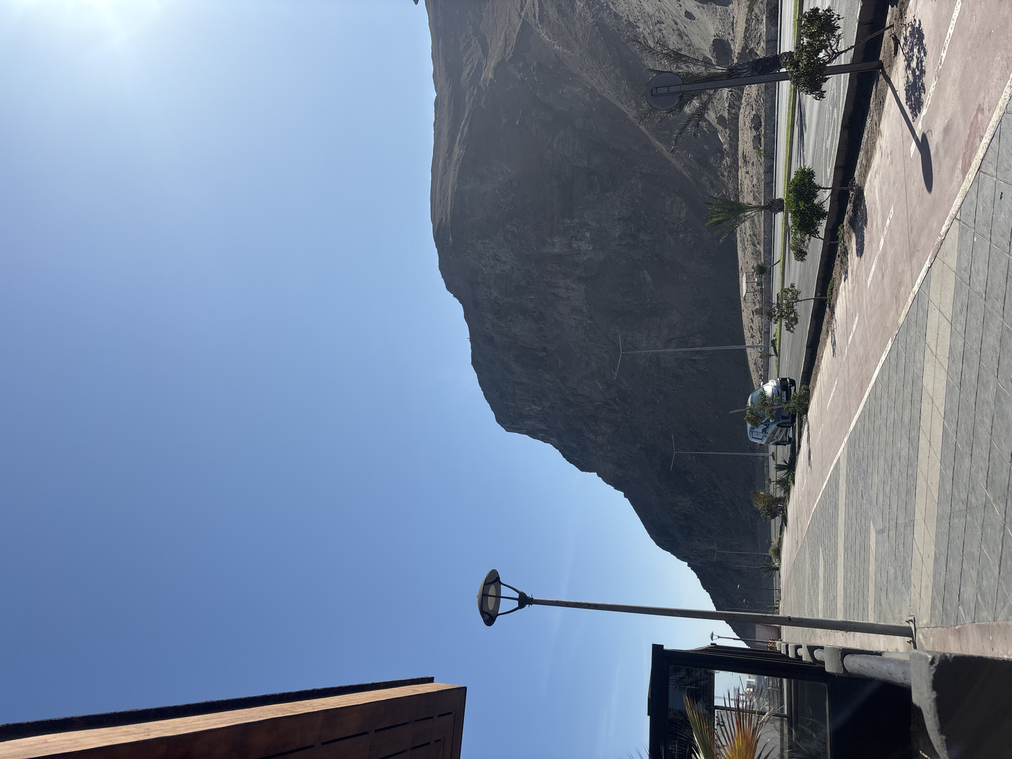 Sunny afternoon scenes documented across Arica, Chile coastal city
