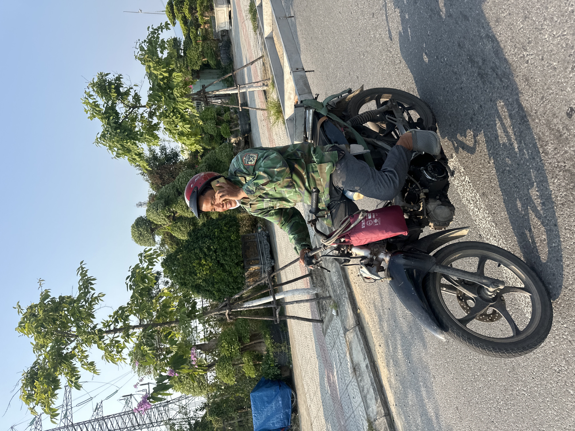 Motorcyclists spotted on Đà Nẵng streets during morning commute