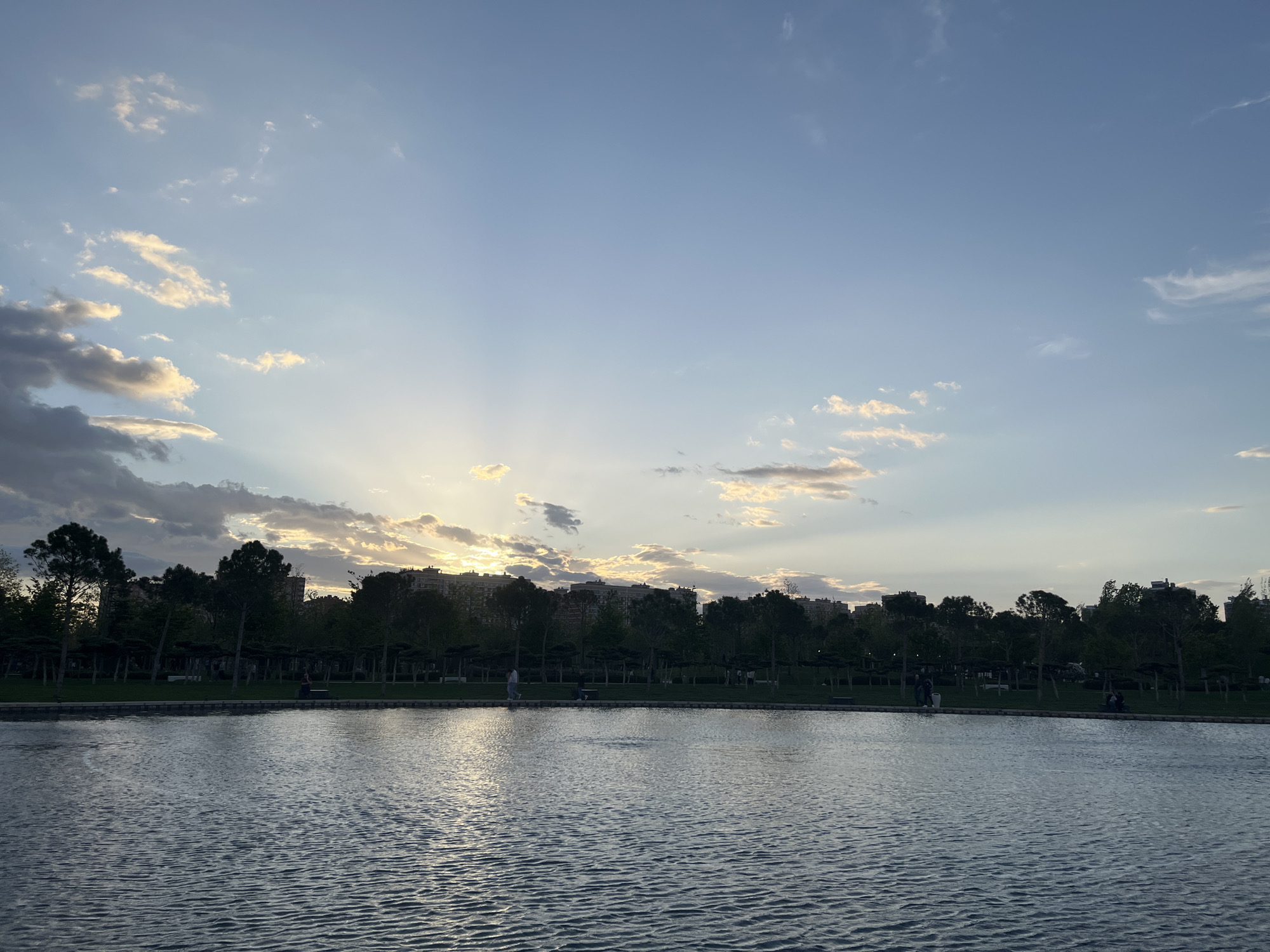 Evening park scenes documented at Krasnodar fountain during sunset