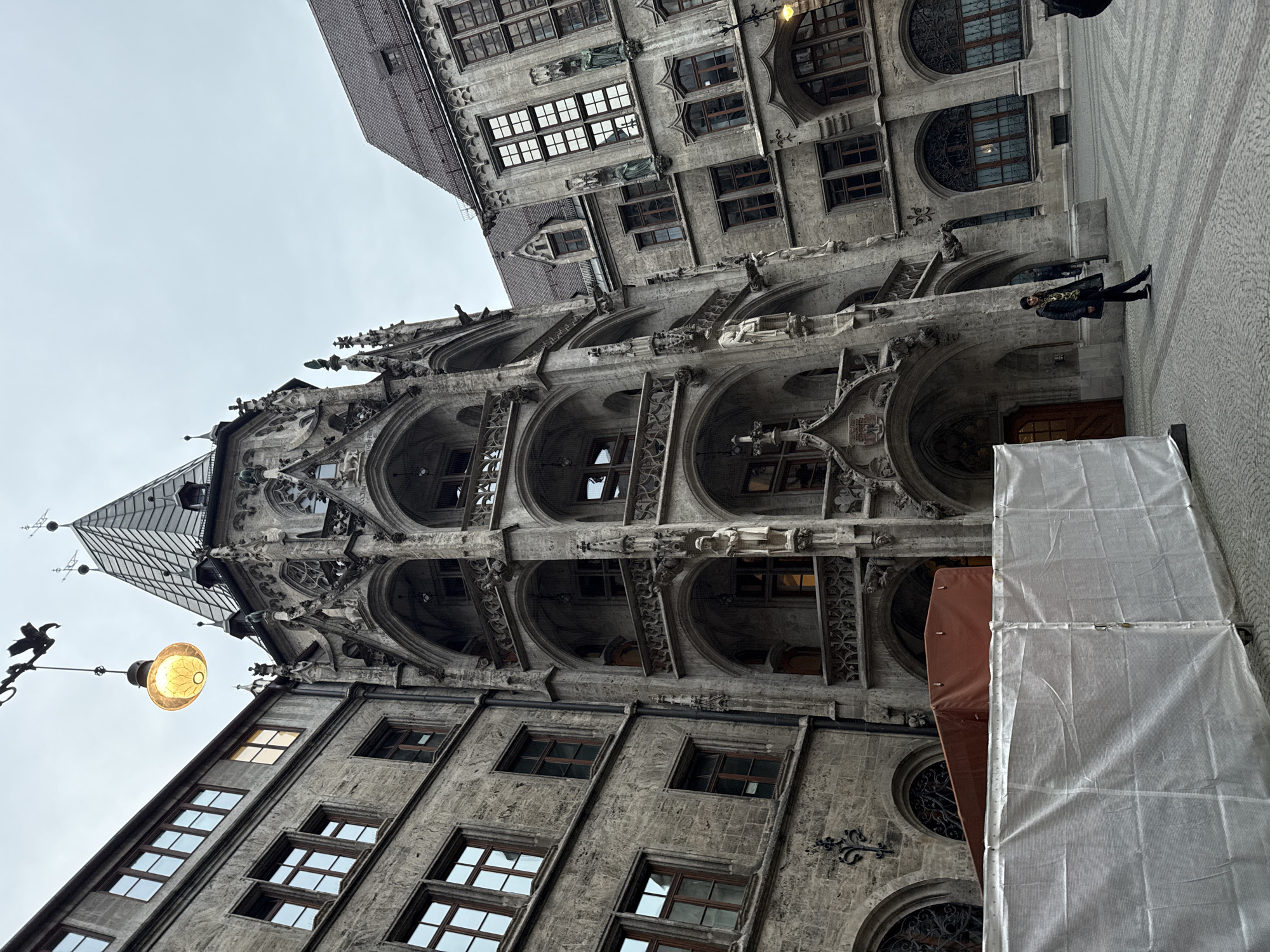 Munich town halls photographed by witnesses during evening hours