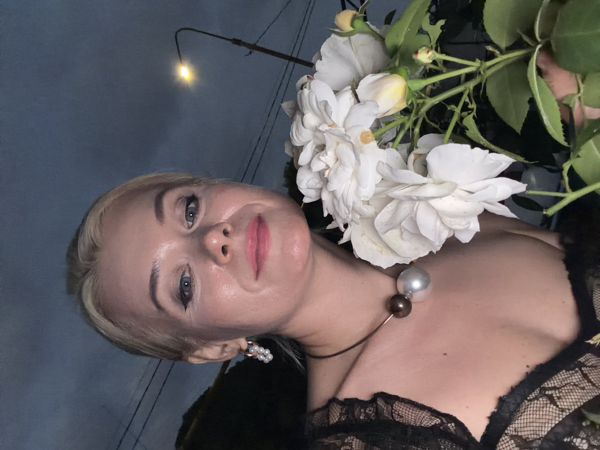 Portrait session in Sochi featuring black lace and pearl jewelry
