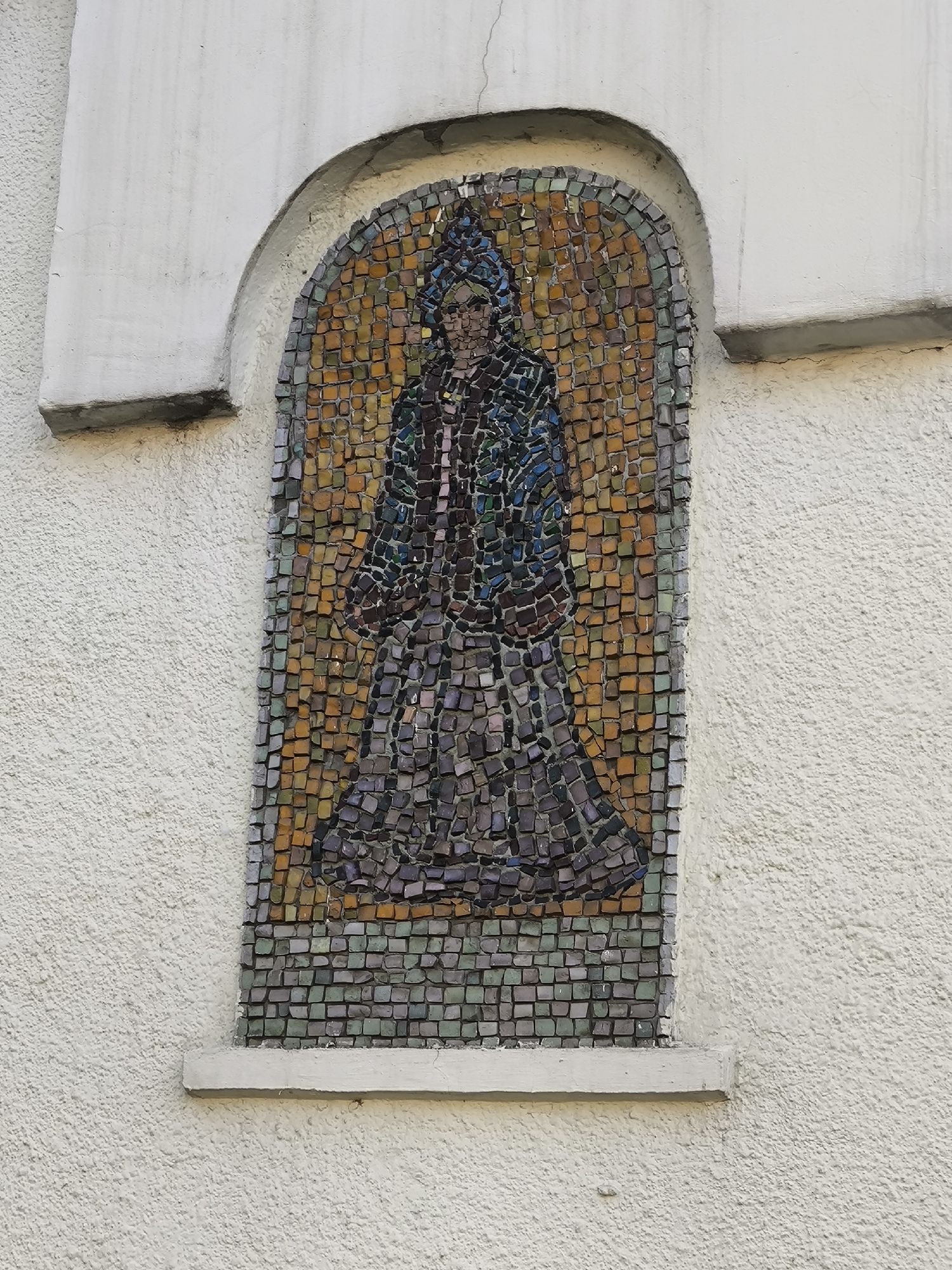 Woman's mosaic portrait spotted on building with Russian text