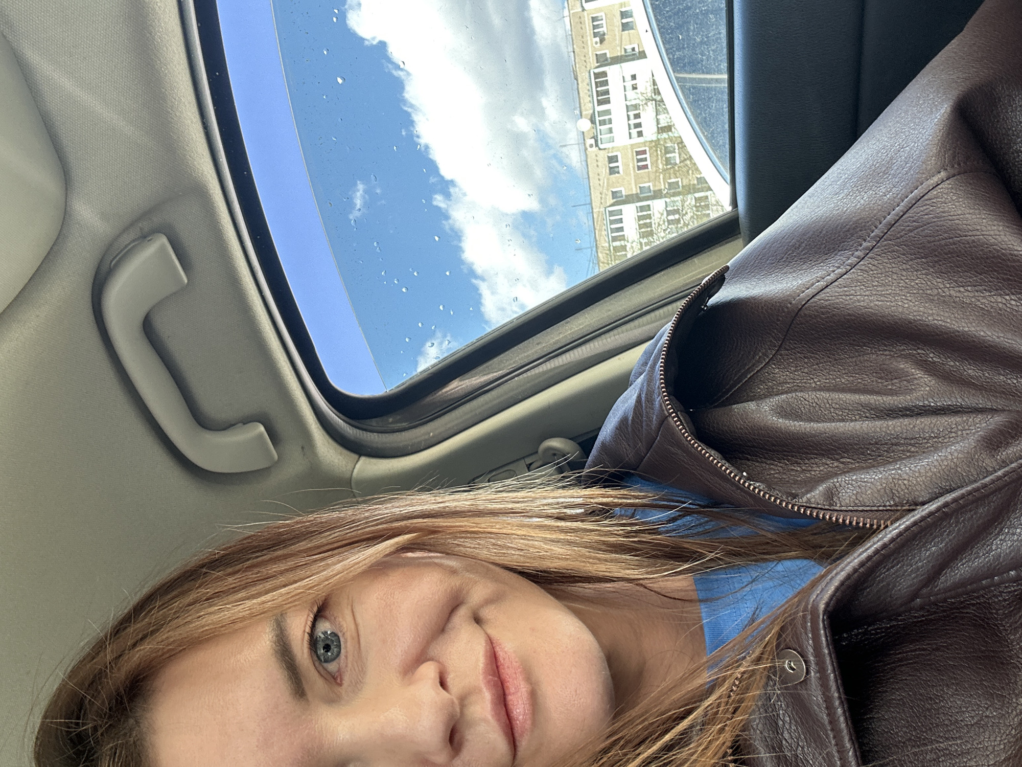 Woman documents glitter makeup looks in Chaikovsky car selfies