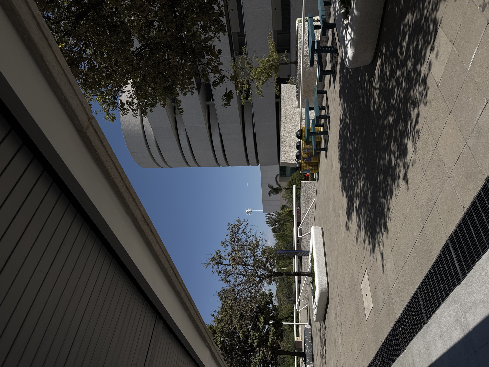Campus walk documented at Tecnológico de Monterrey in Puebla