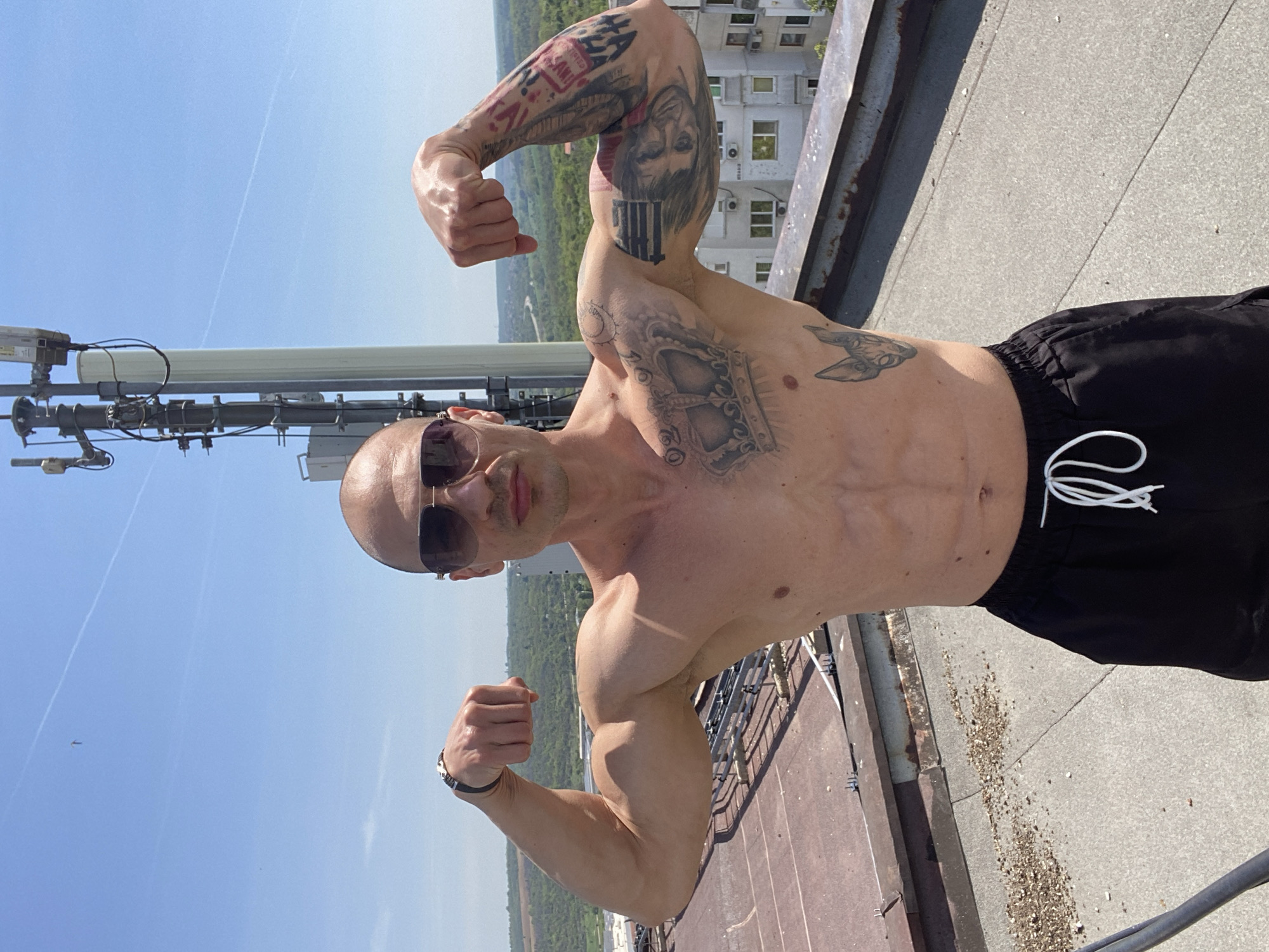 Tattooed man spotted exercising on Pleven rooftop