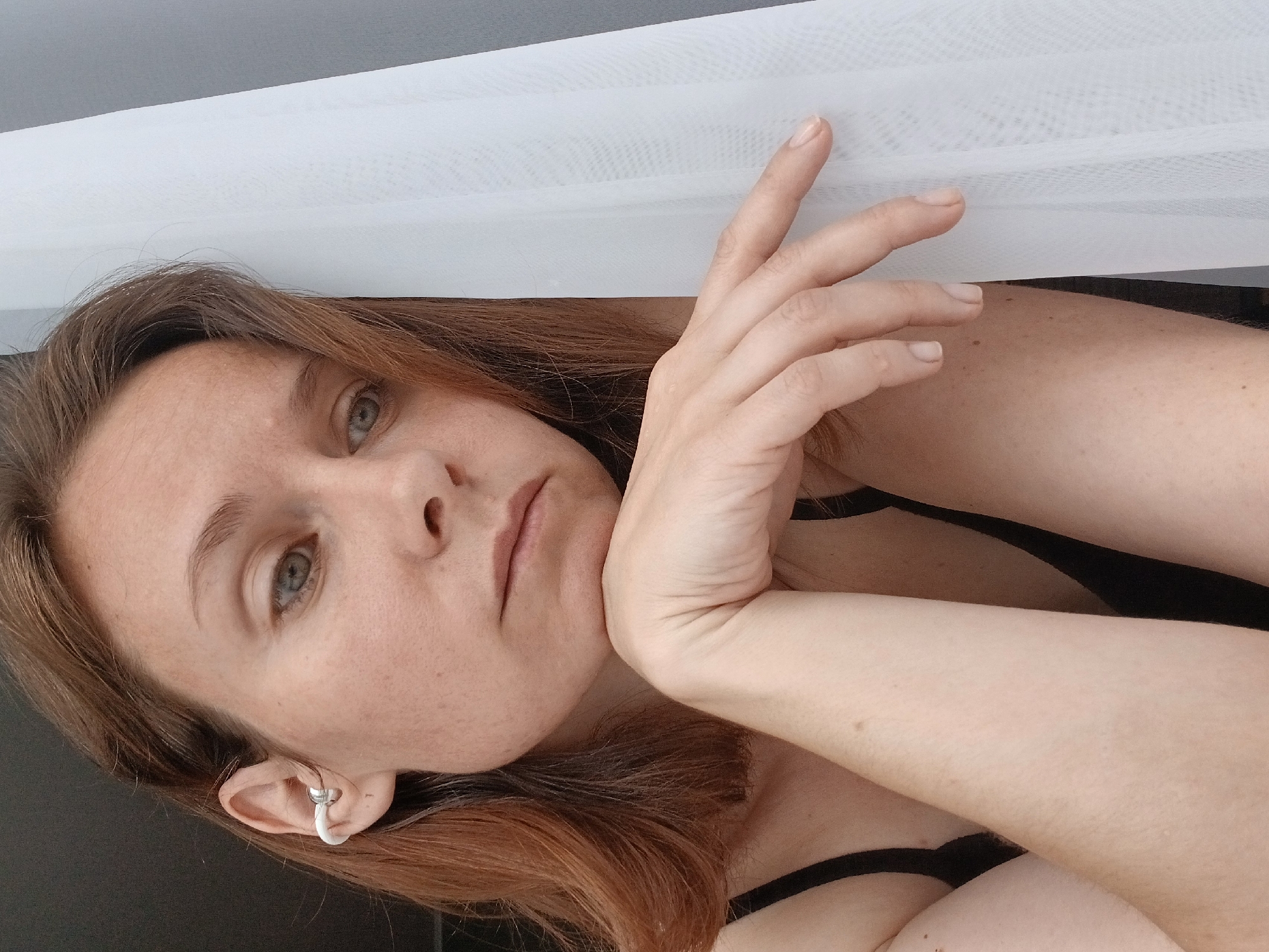 Casual indoor selfie session in a Yekaterinburg home