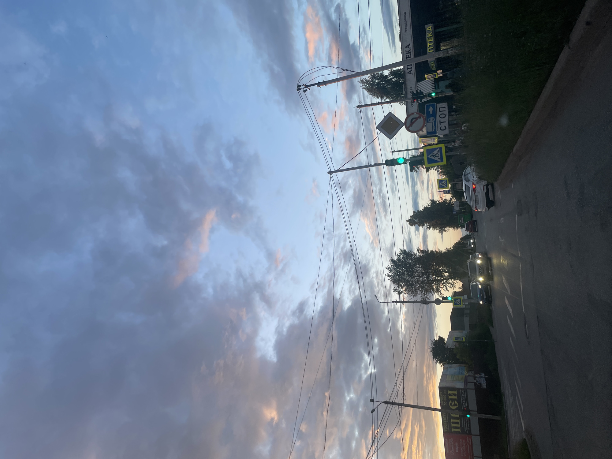 Evening drive through Votkinsk's residential streets at dusk