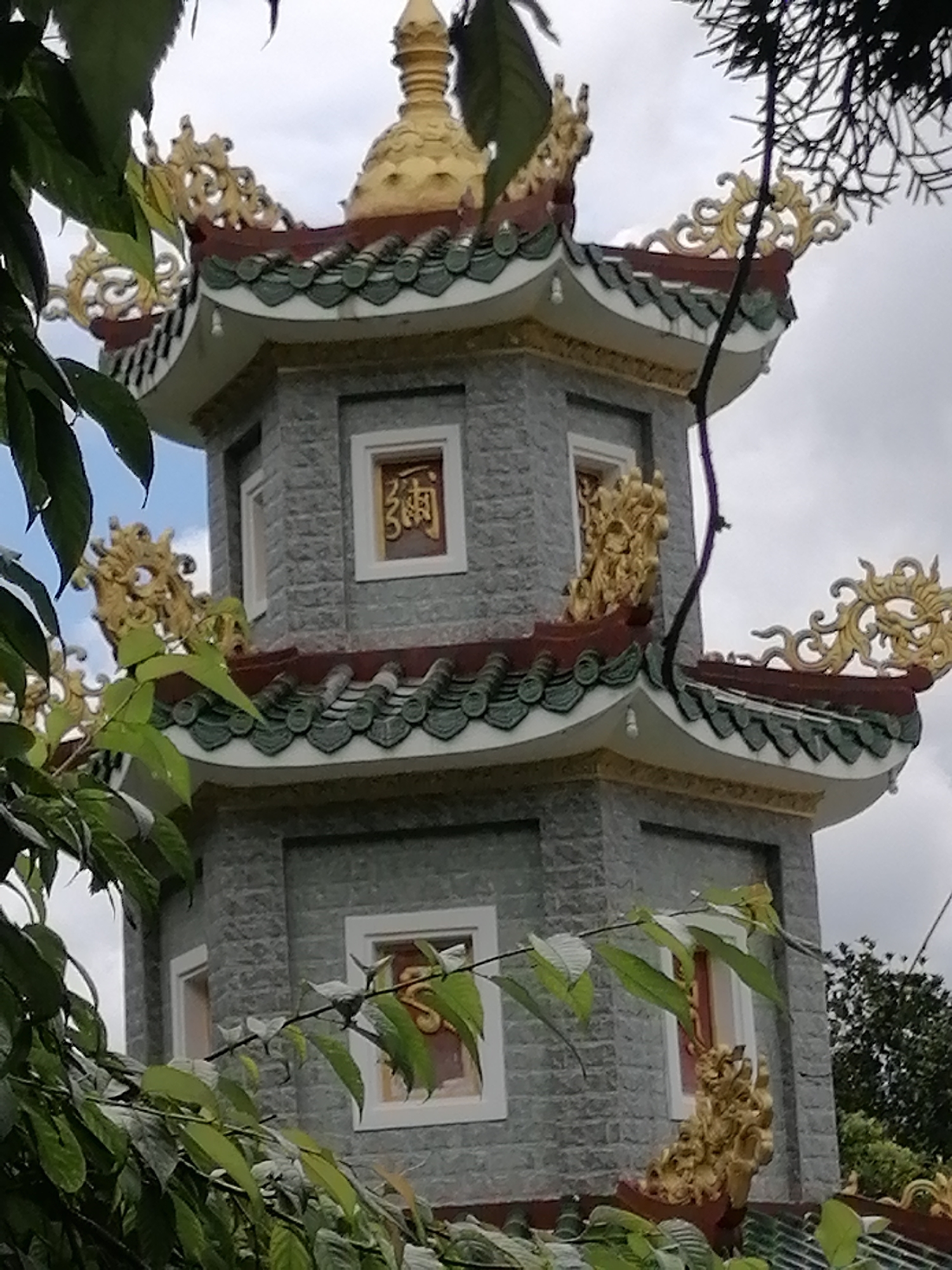 Da Lat street life: cafes, scooters, and city texture at dawn