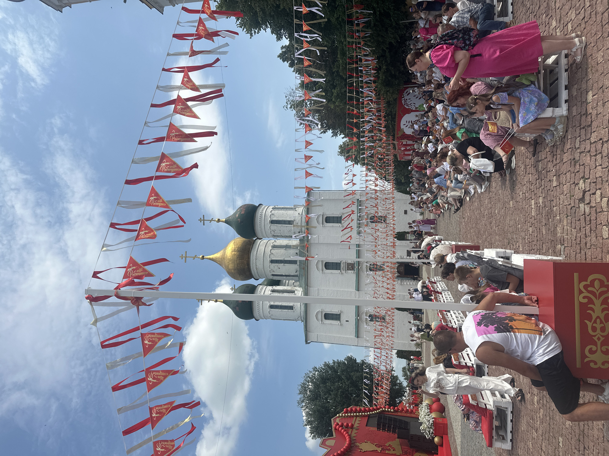 Folk festival at Kolomna Kremlin with music and wreath-making