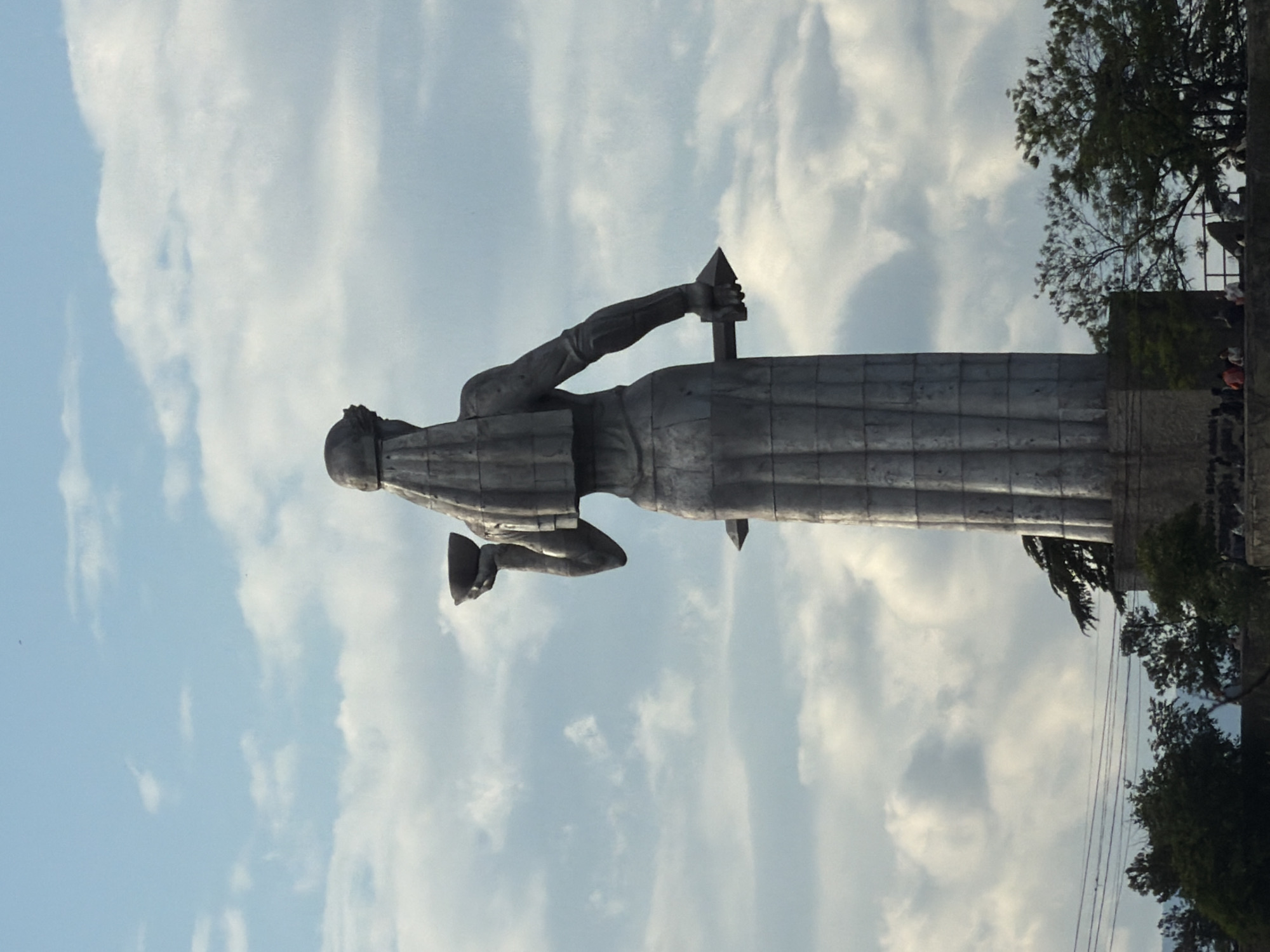 Afternoon walking tour documented around Mother of Georgia monument