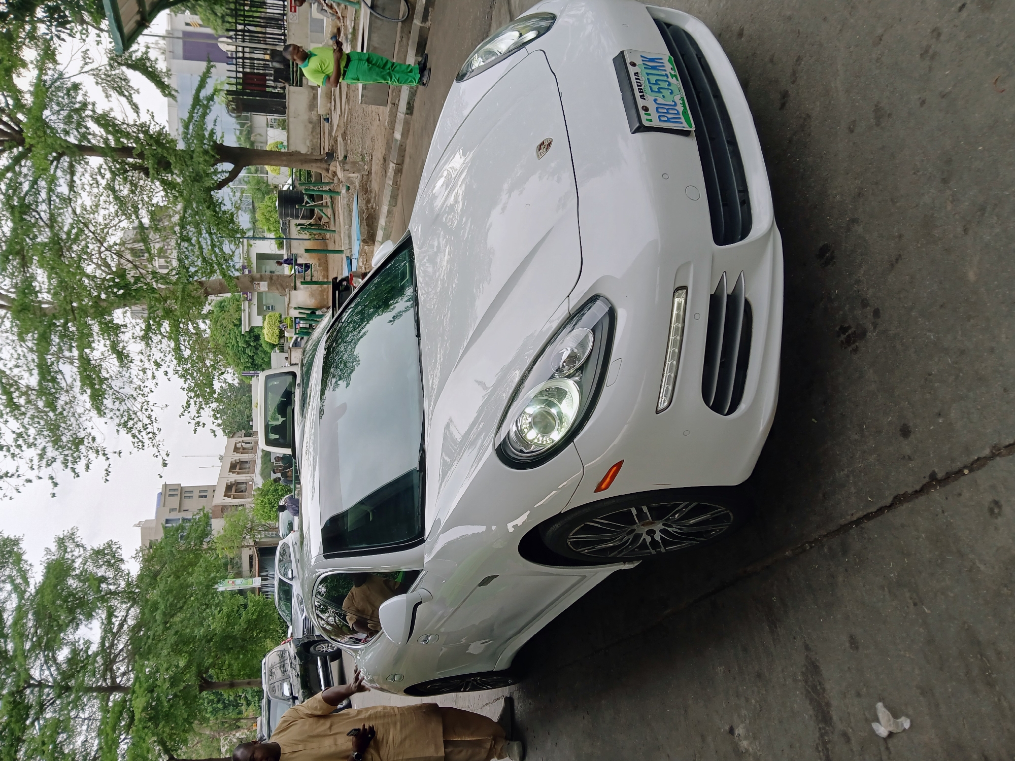 Man in traditional dress spotted with luxury car in Abuja