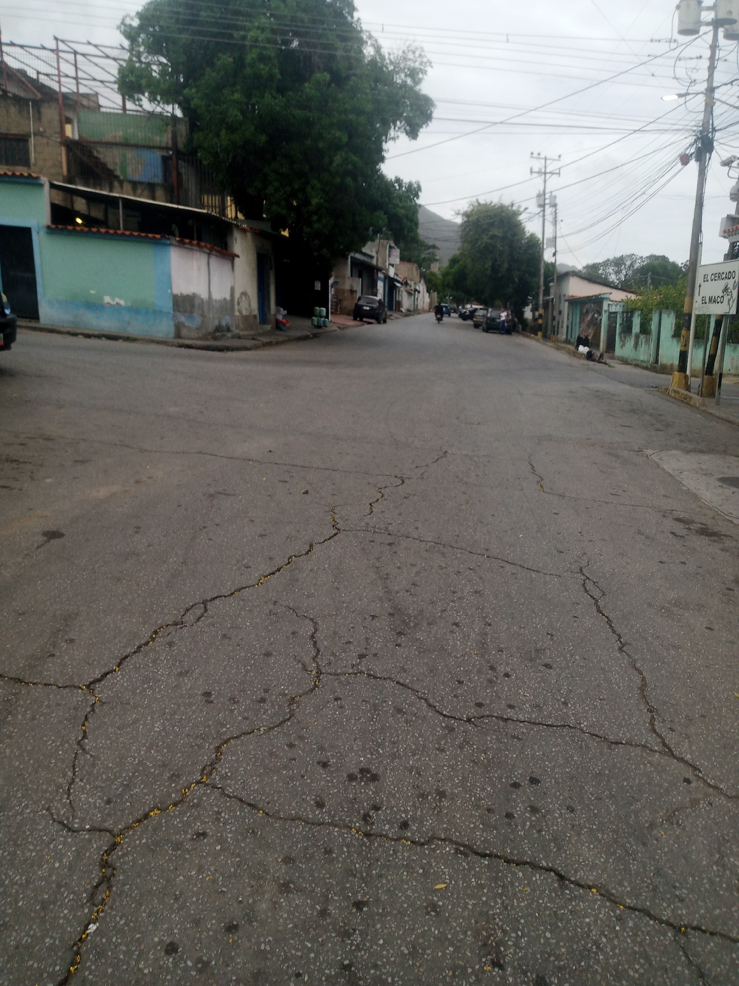 Witness documents everyday street life in Santa Ana, Venezuela