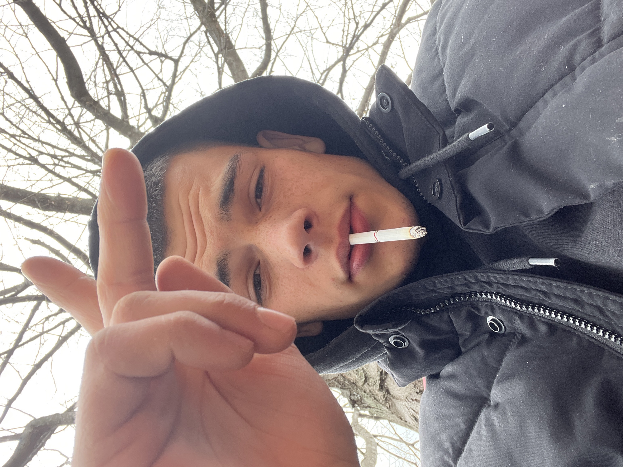 Smoking session documented in Bulgarian town over 10-minute span