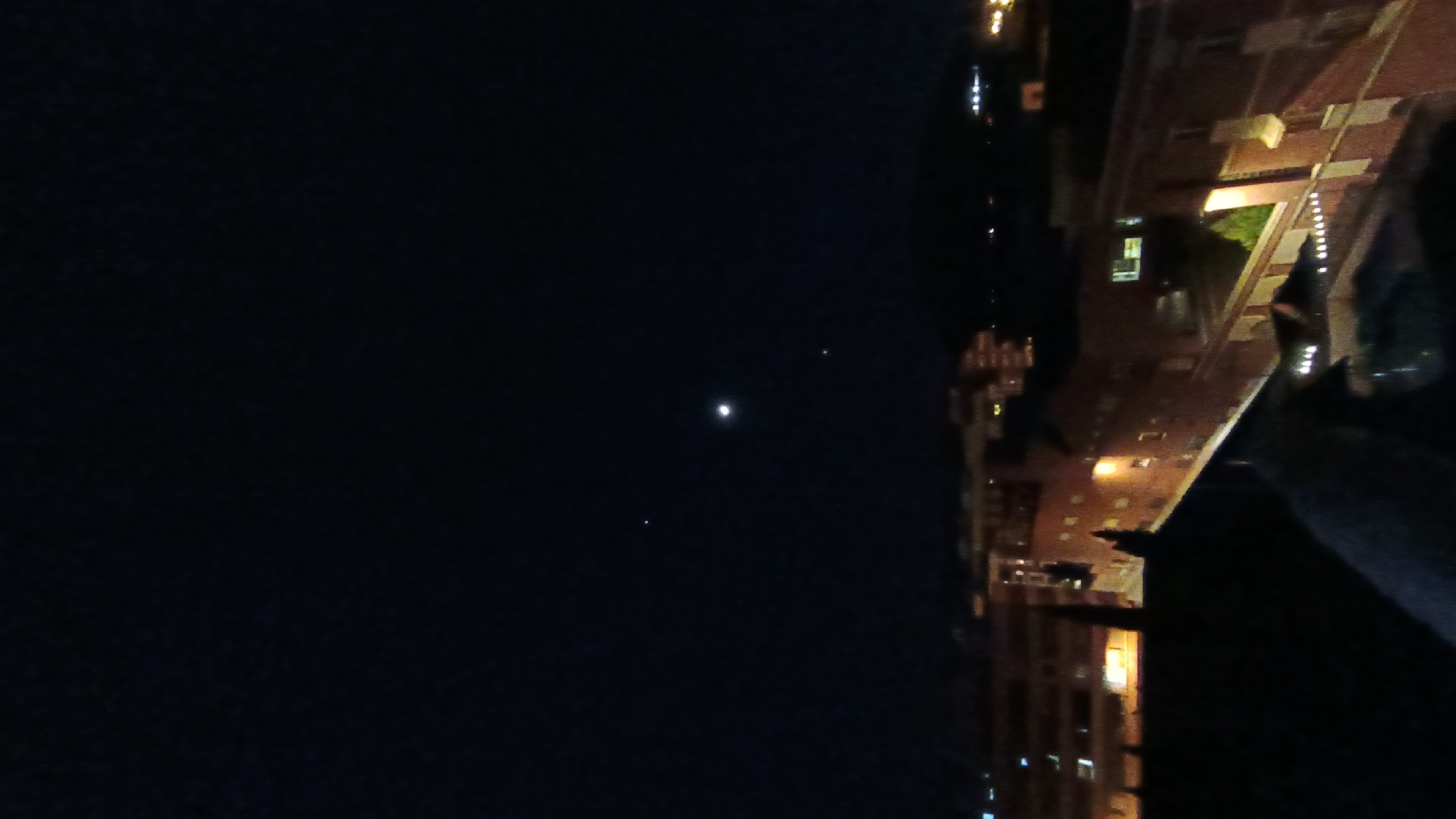 Three bright celestial objects observed in night sky over Sagunto