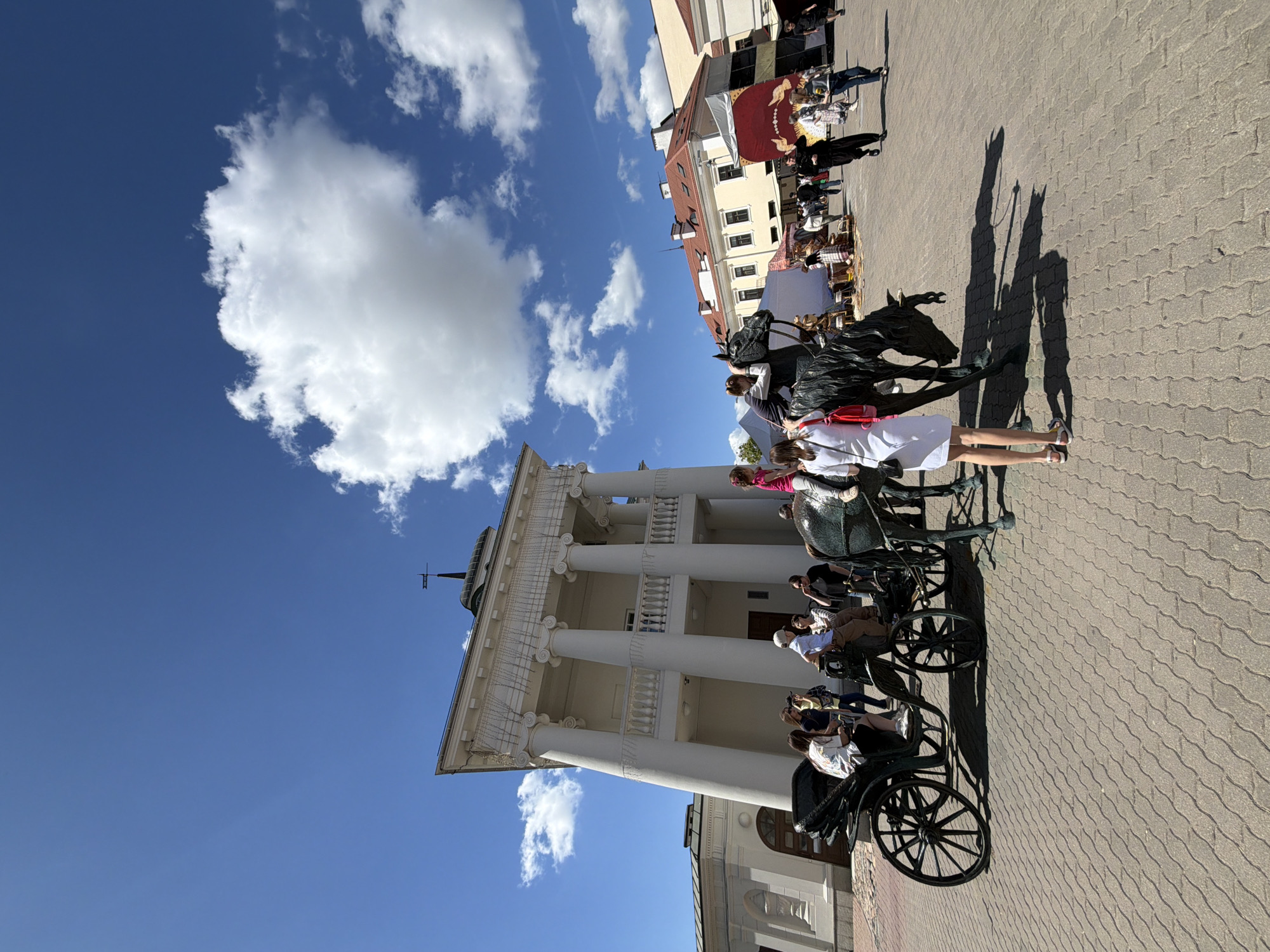 Traditional handicraft market draws crowds to central Minsk squares