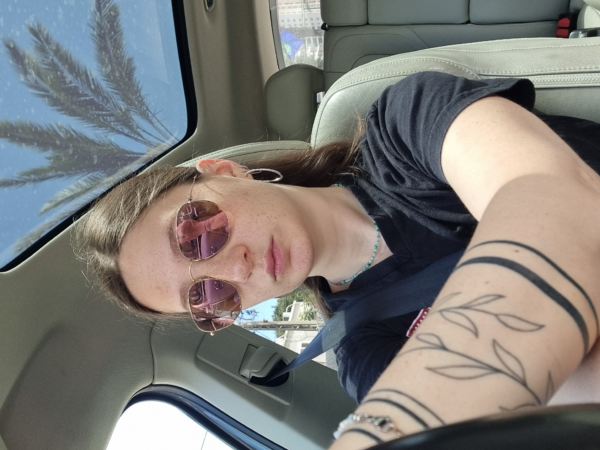 Driver spotted wearing sunglasses in Ramat Gan vehicle