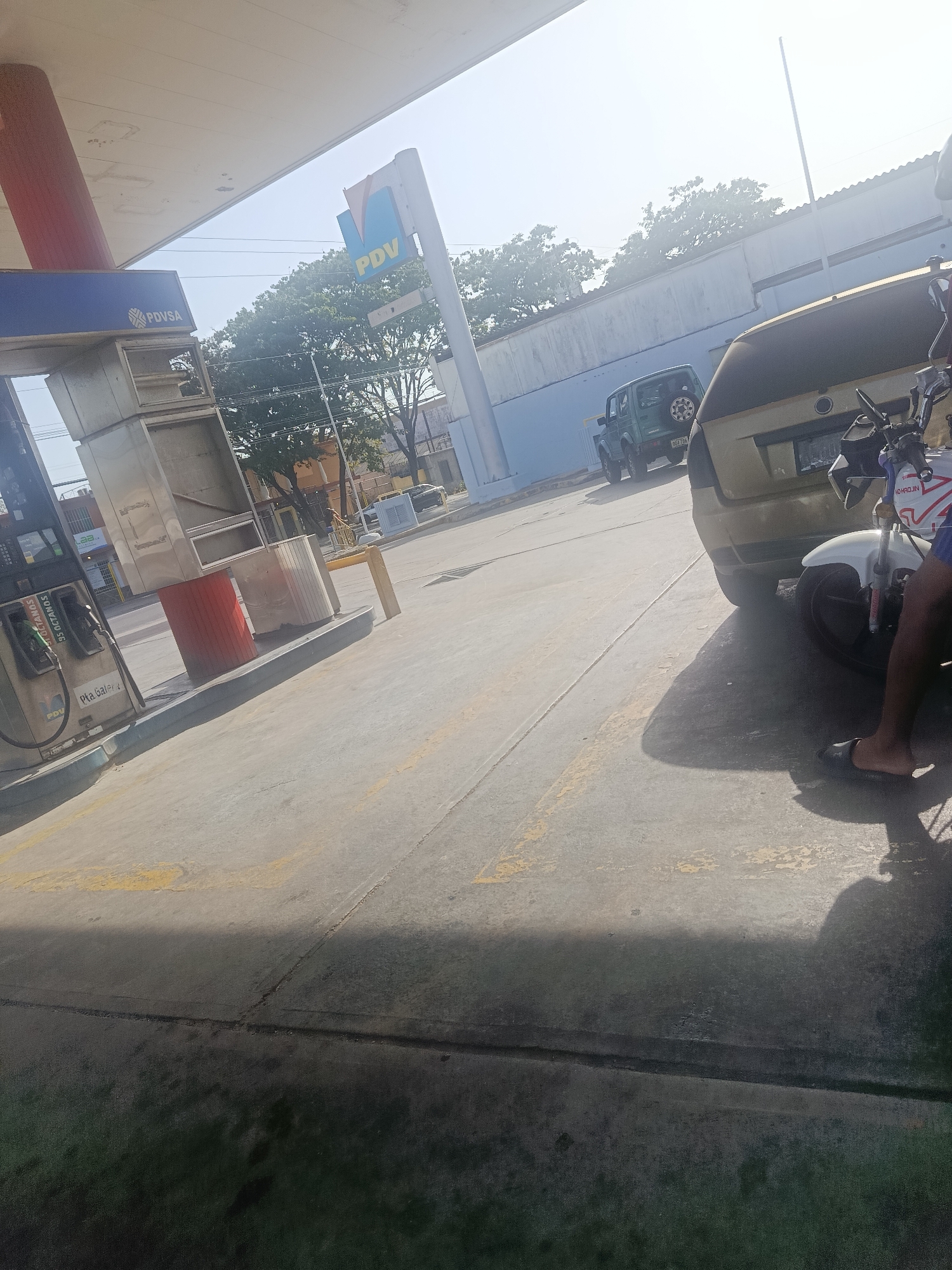 Gas station activity and digital messages captured in Juan Griego