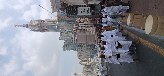 Pilgrims gather in crowds around Grand Mosque in Makkah