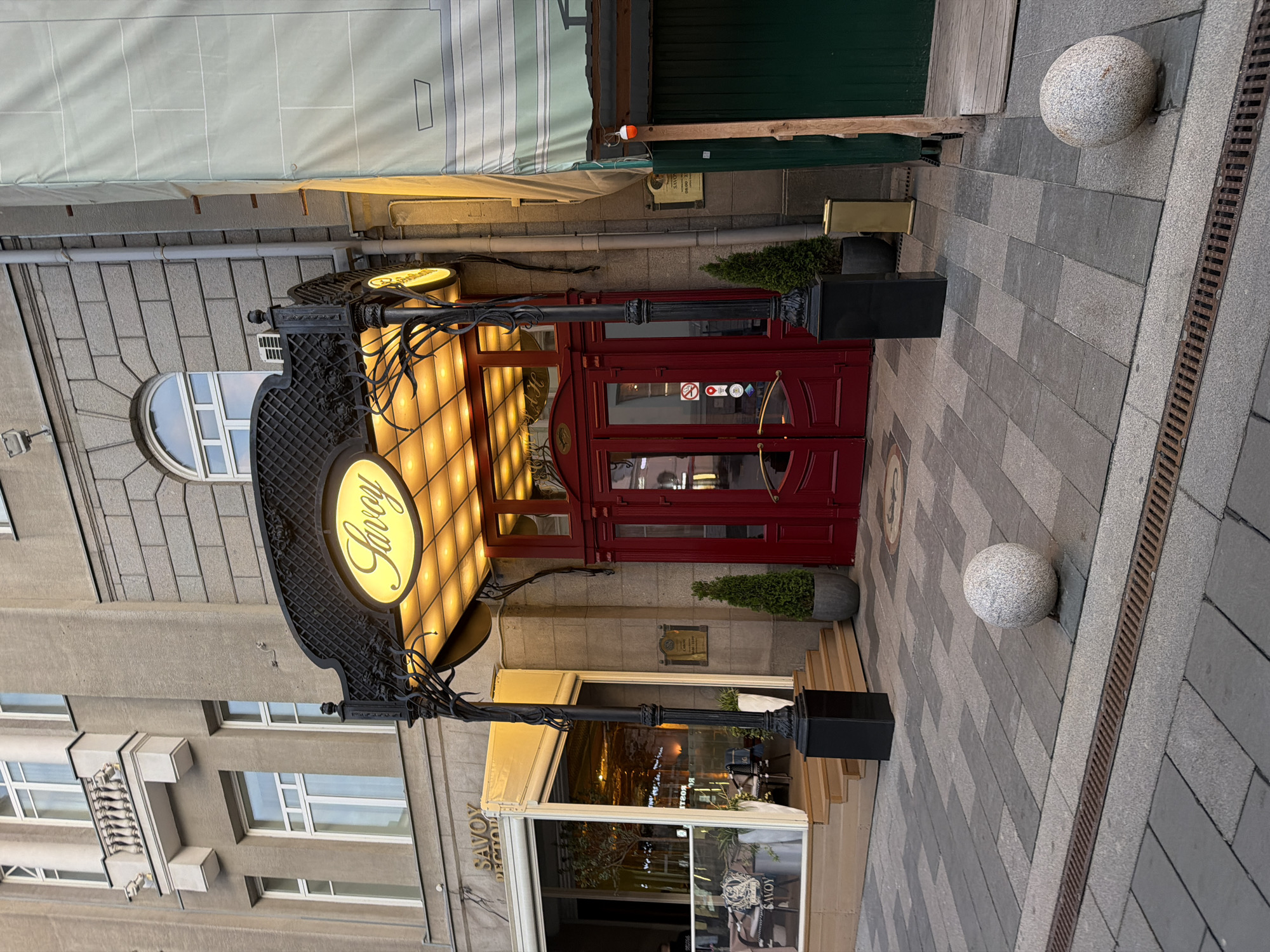 Evening dining and street scenes around central Moscow