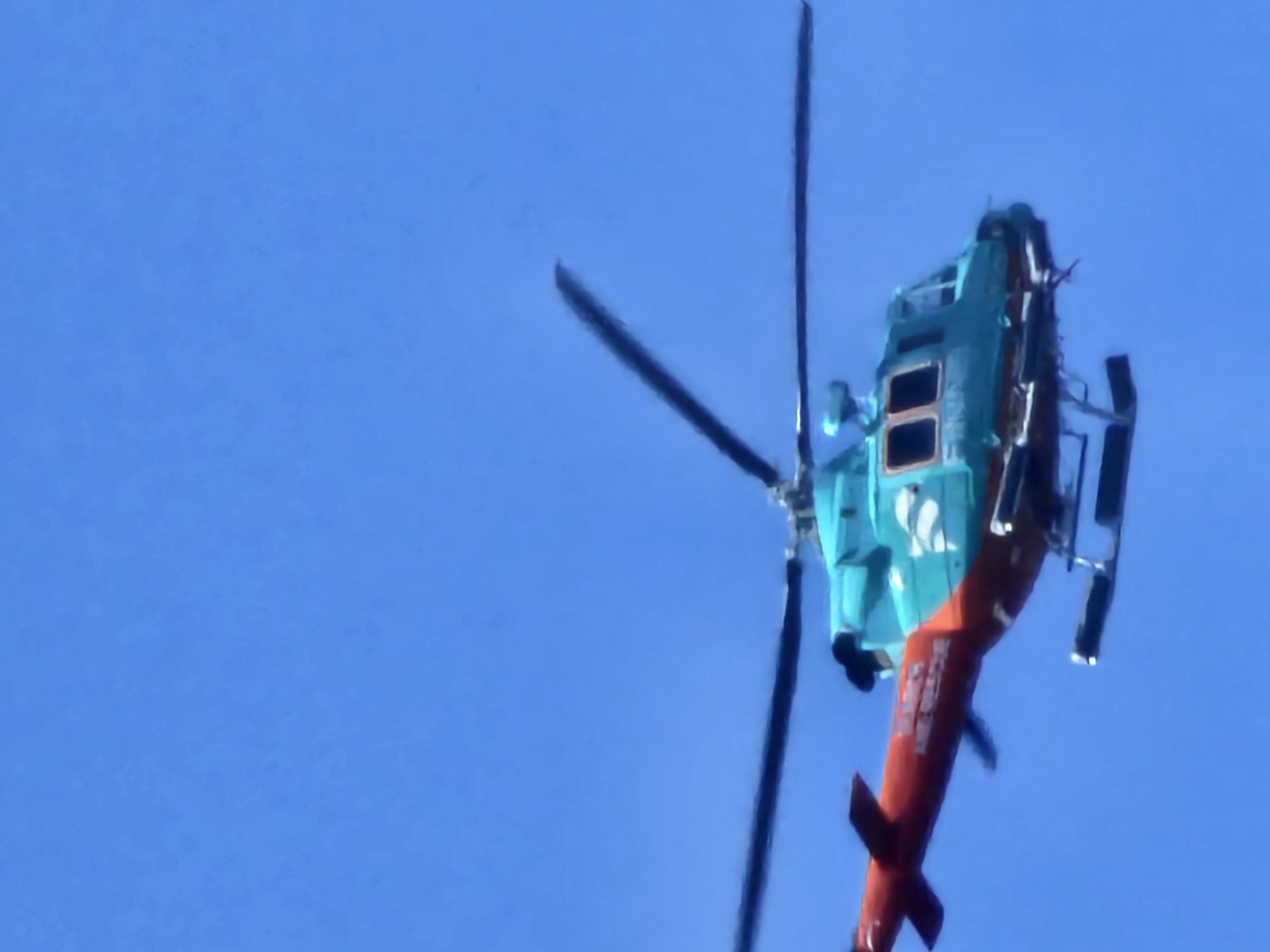 Kiteboards, helicopters, and cruise ships off the Bali coast