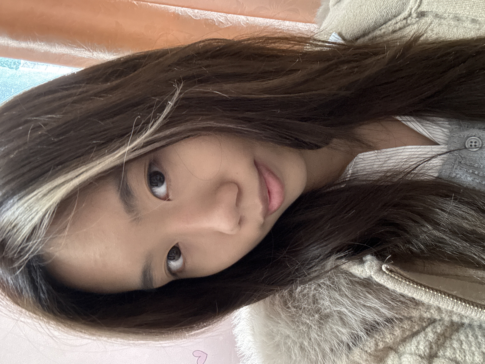 Woman takes morning selfies across Chongqing locations