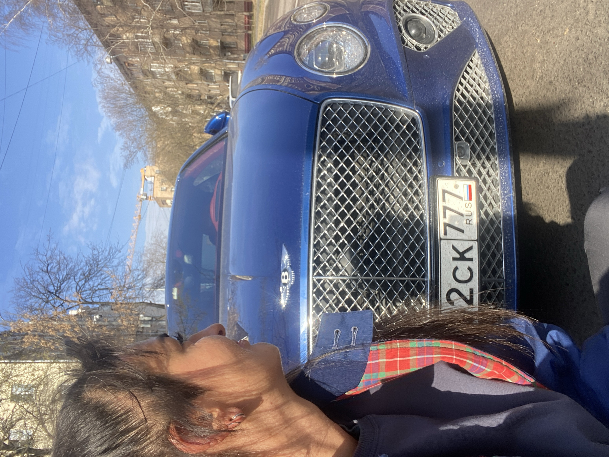 Person spotted with luxury Bentley in Moscow morning scene