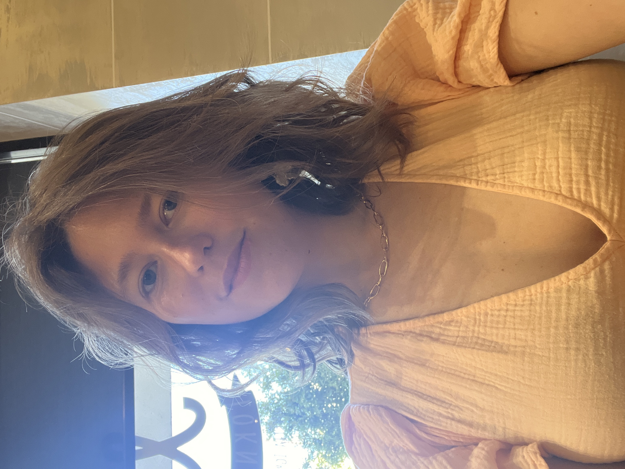 Woman spotted at multiple Podgorica locations during afternoon outing