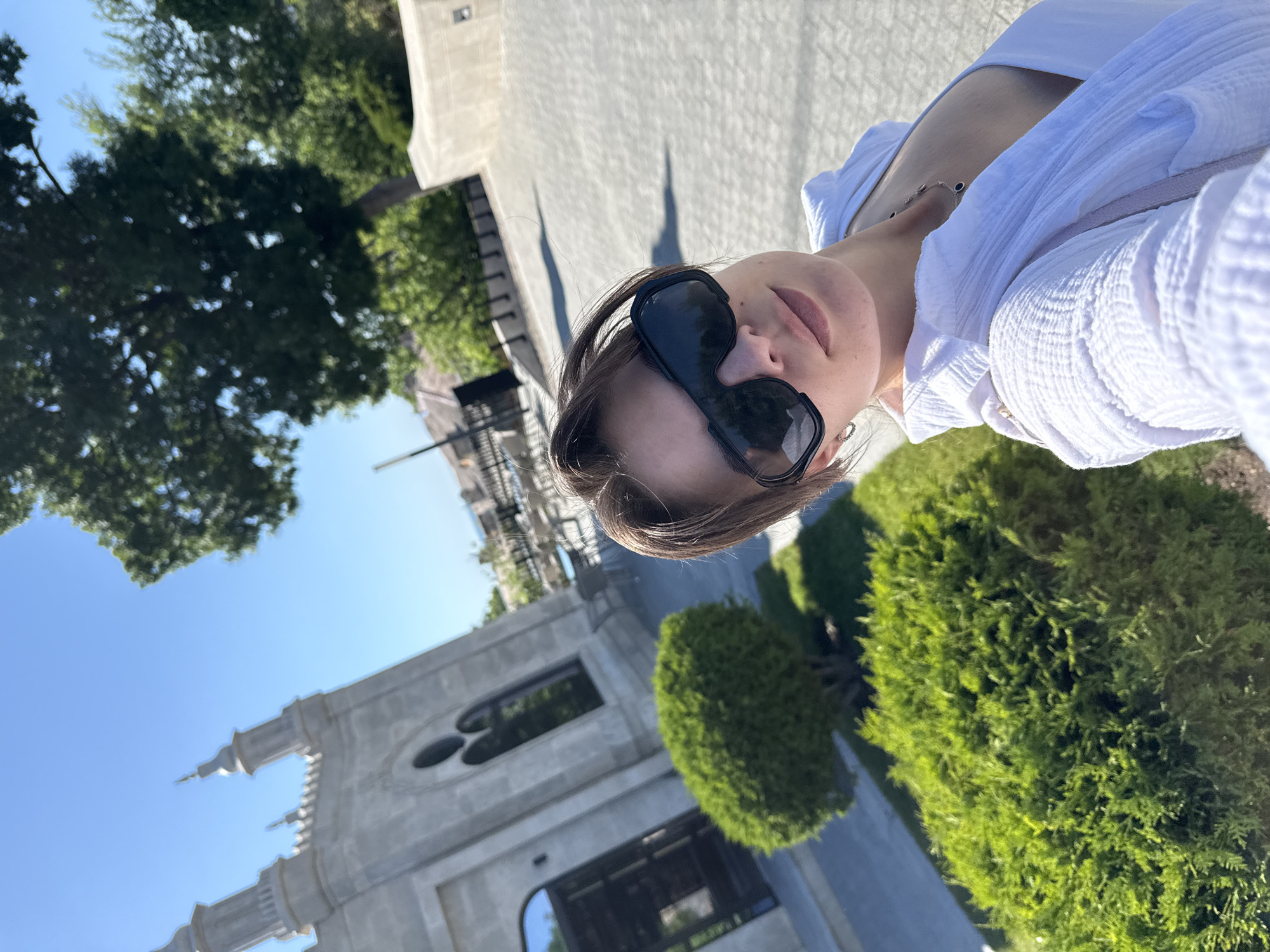 Relaxed afternoon at a public plaza, selfies and strolling