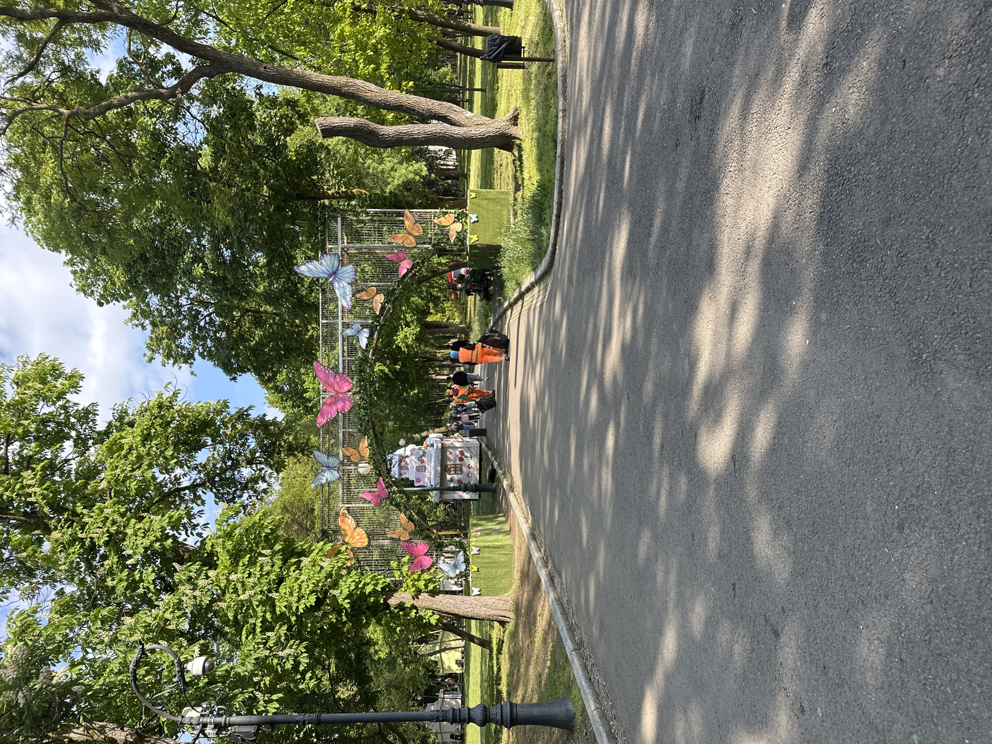 Springtime stroll through whimsical Romanescu Park in Craiova documented