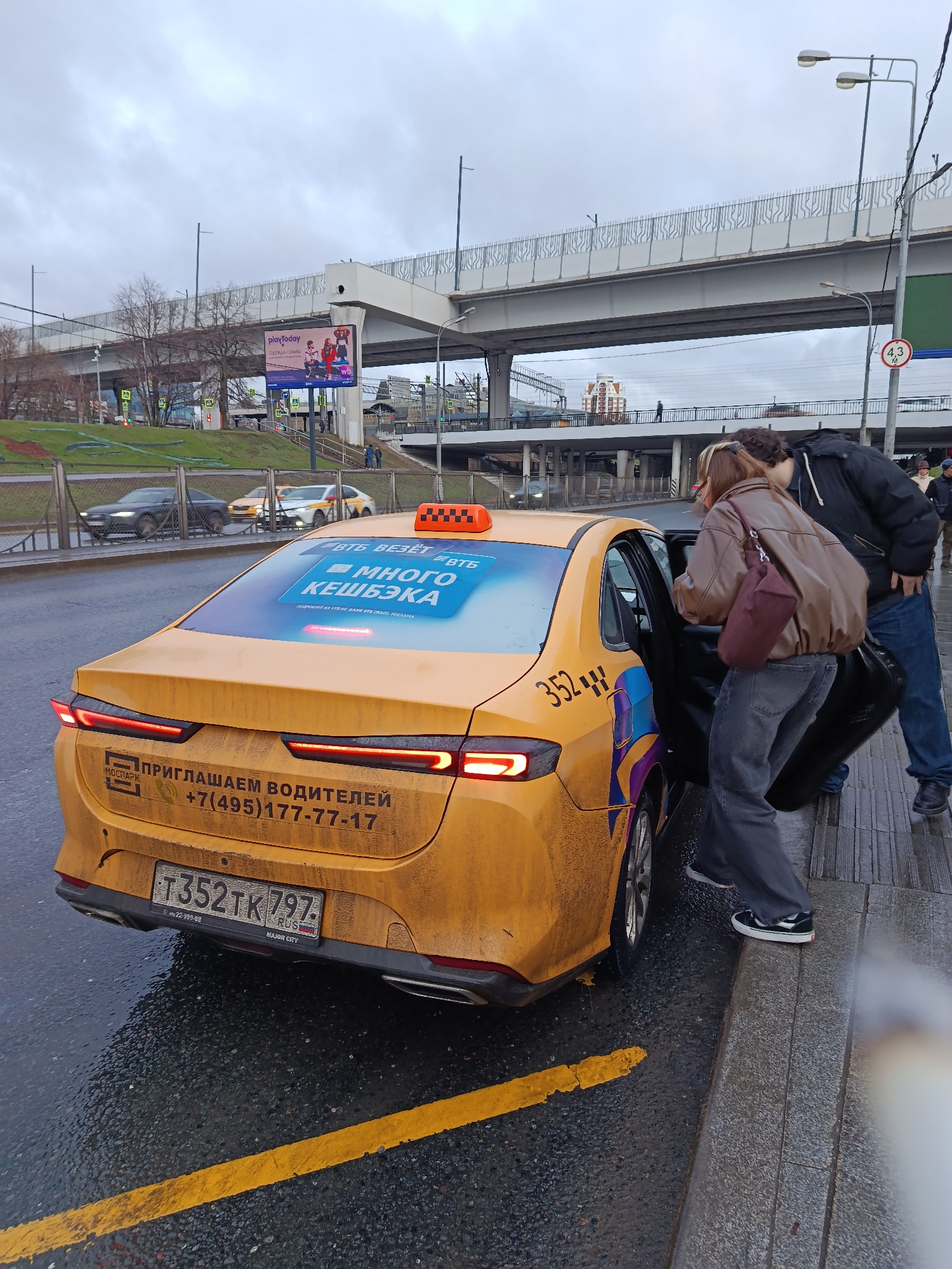 Urban transit scenes: taxi, train passengers documented downtown