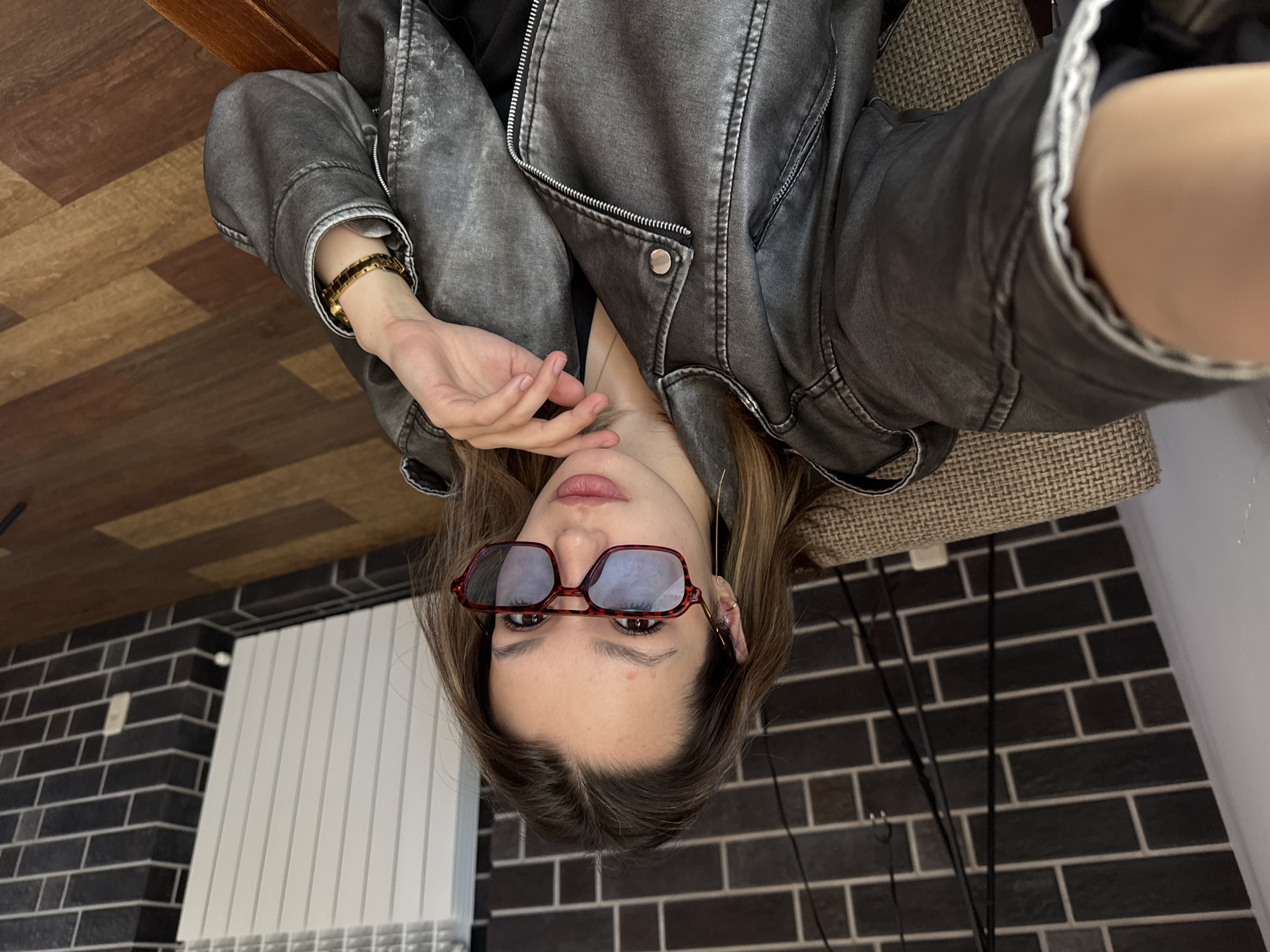 Woman photographed in multiple locations during 7-minute period