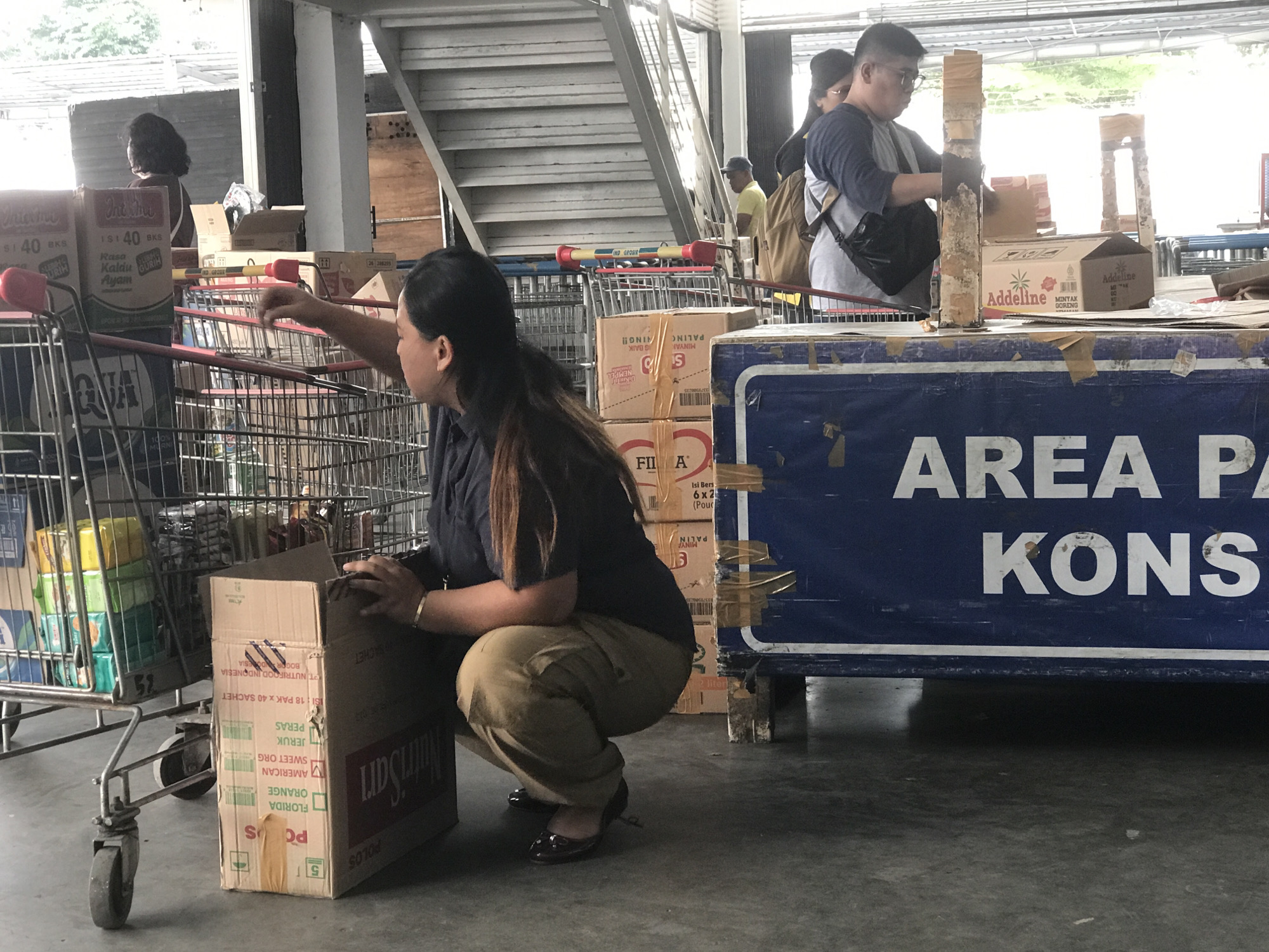 Morning life documented across markets and streets in Medan