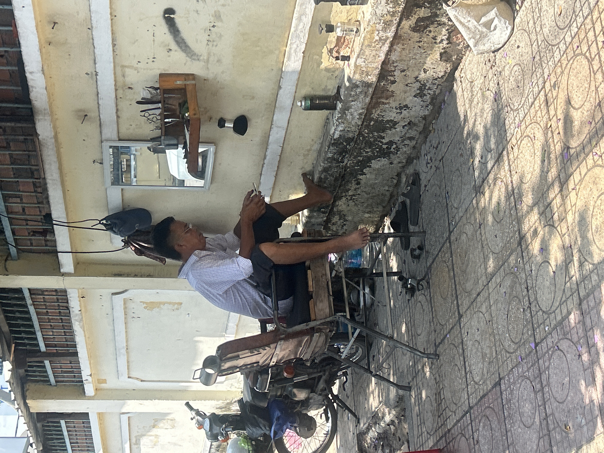 Motorcycle-mounted barber chair provides street haircuts in Nha Trang