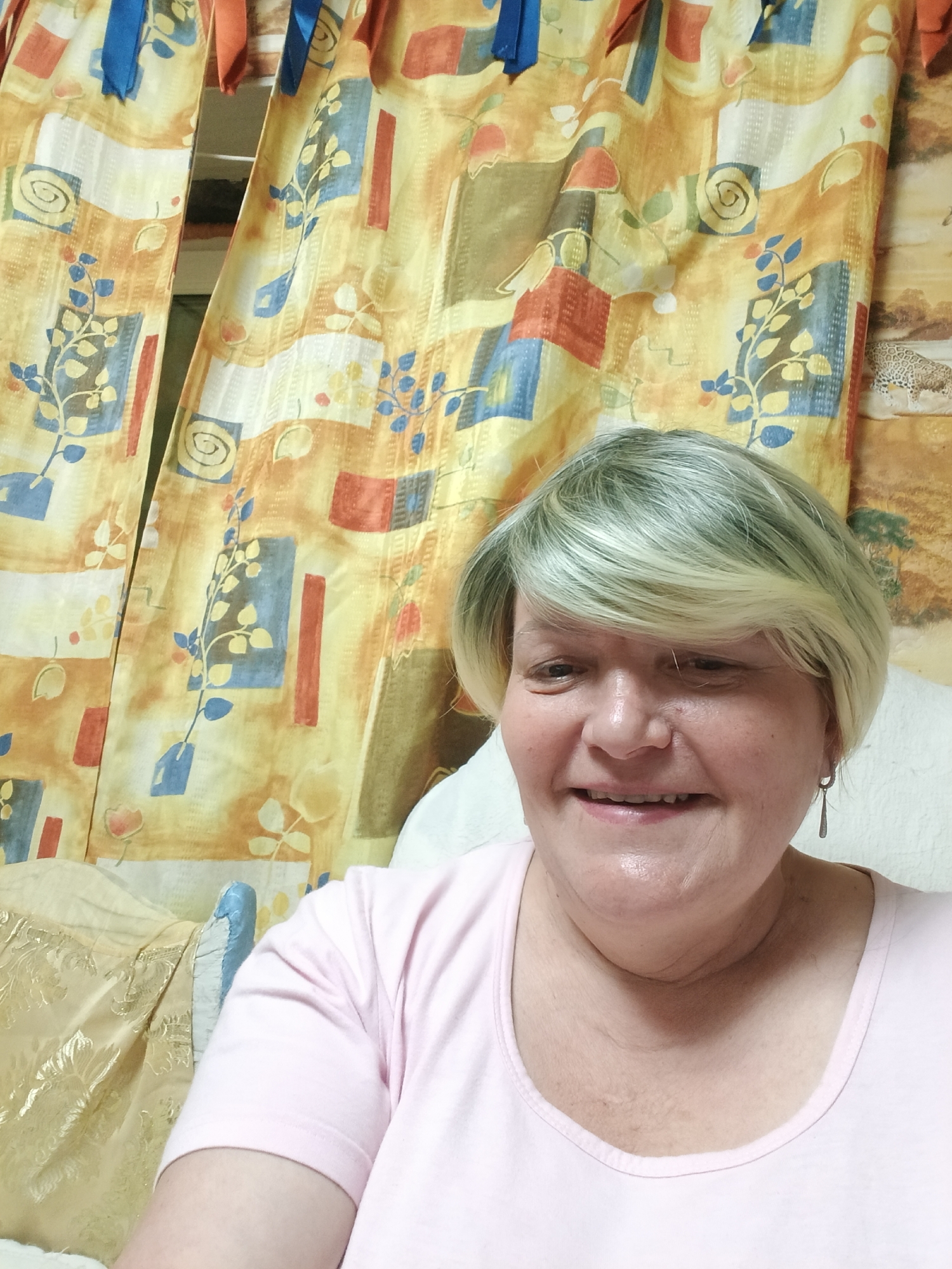 Woman documents casual gathering in Красный Маяк, Russia