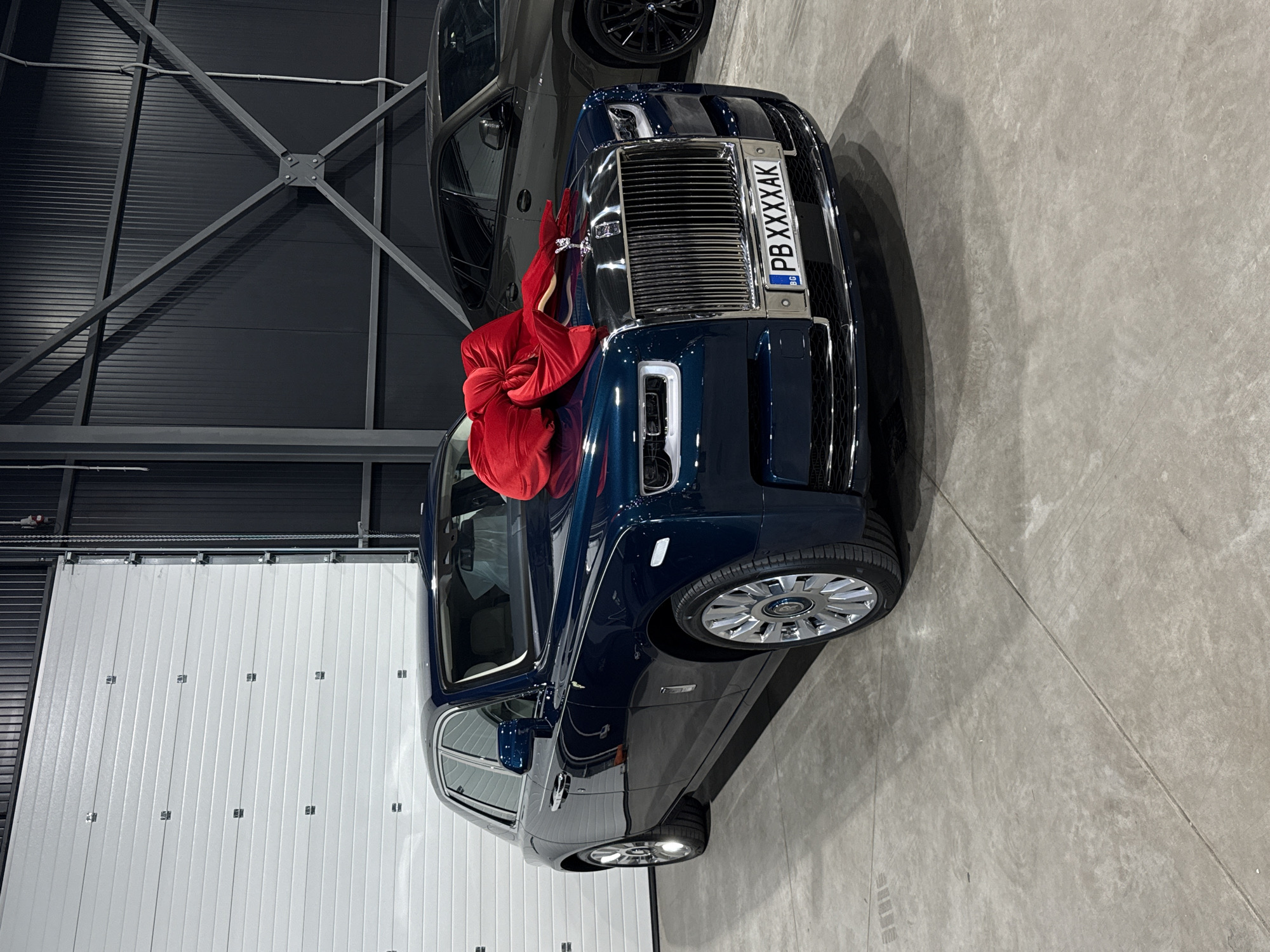 Blue Rolls Royce with red bow spotted in Plovdiv garage