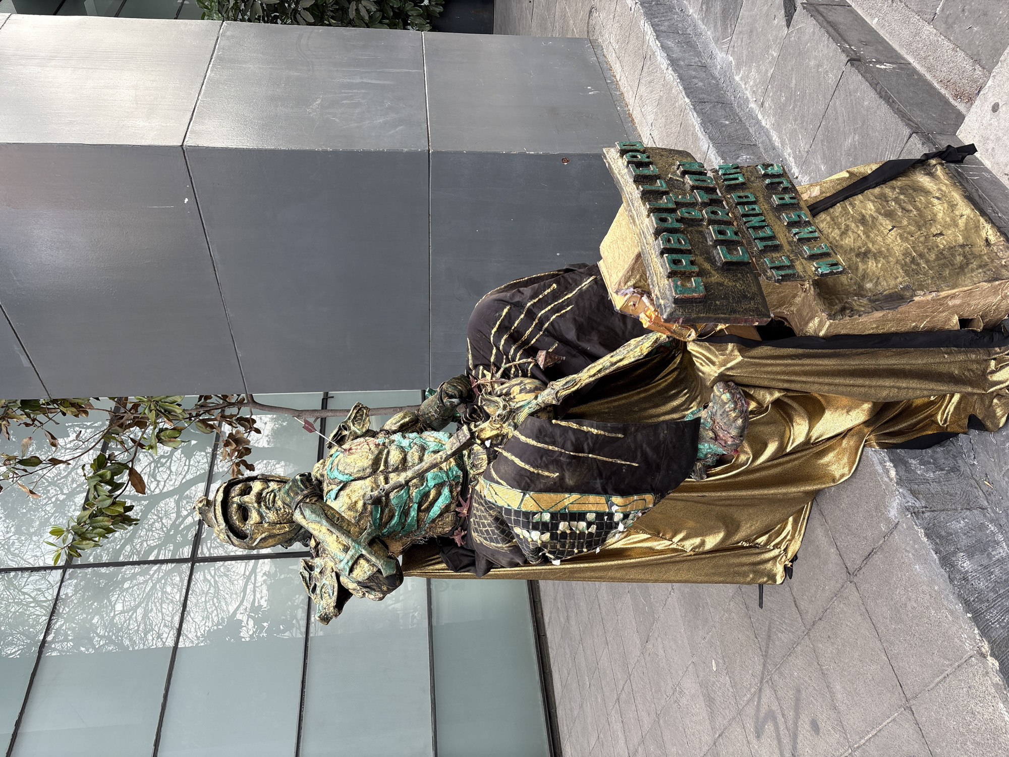 Street performers draw crowds in Mexico City plaza
