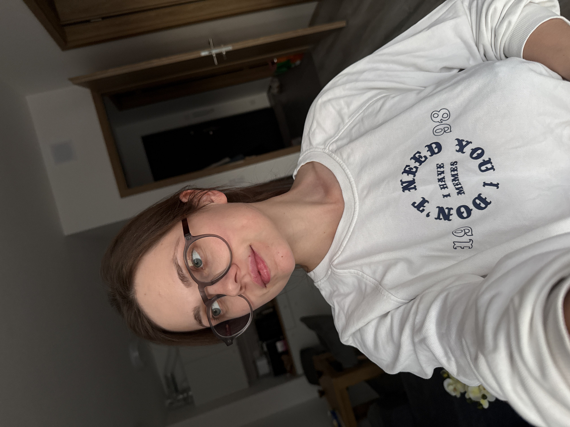 Woman in meme-themed sweatshirt spotted in Balatonlelle, Hungary