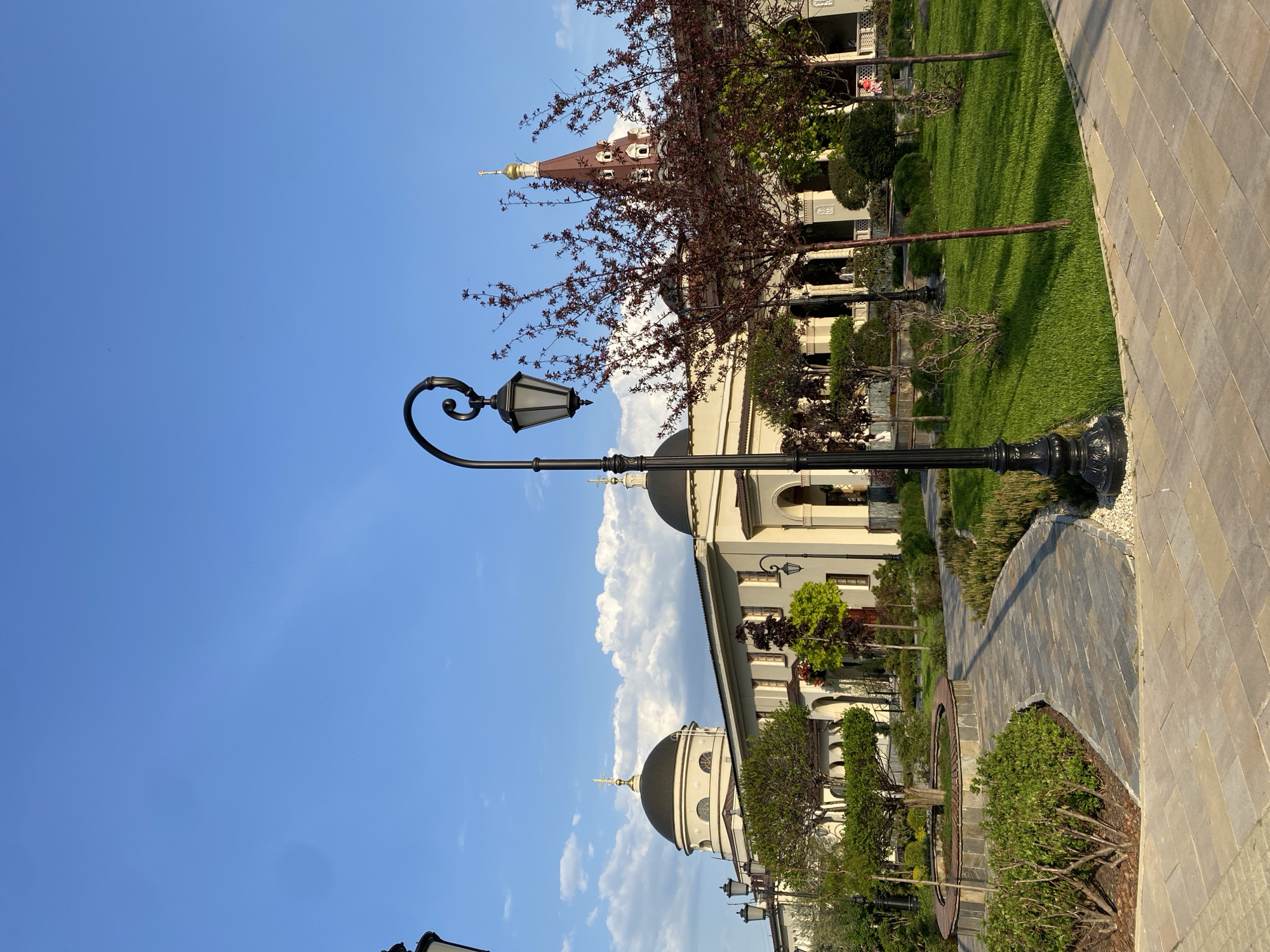 Tourist documents 10-minute walking tour of central Yekaterinburg landmarks