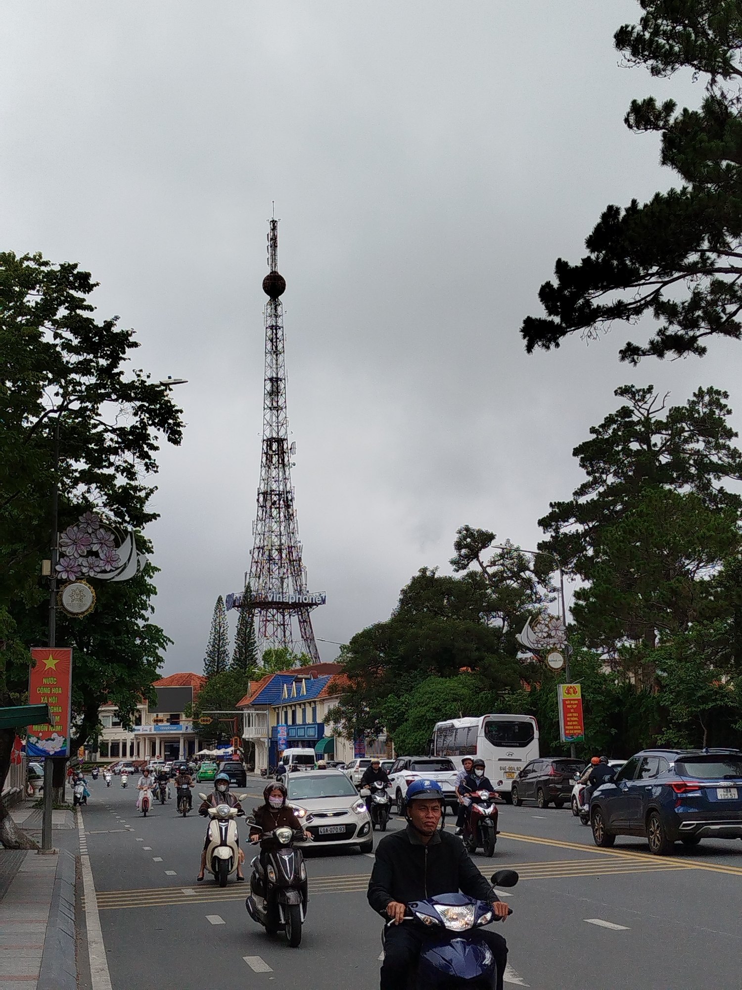 Early morning Da Lat street scenes captured under overcast skies