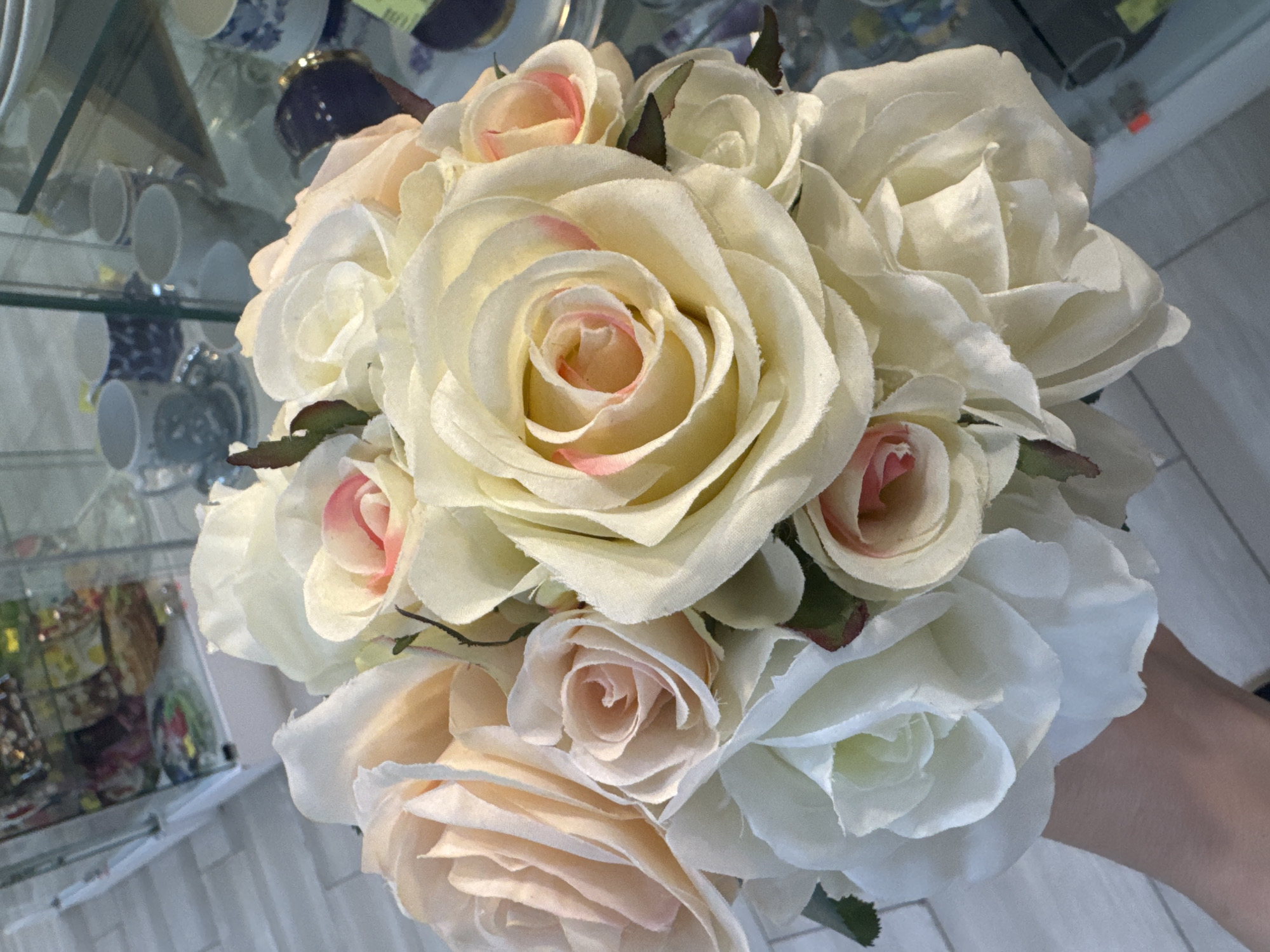 Woman shops for flowers, takes selfies in Klin store