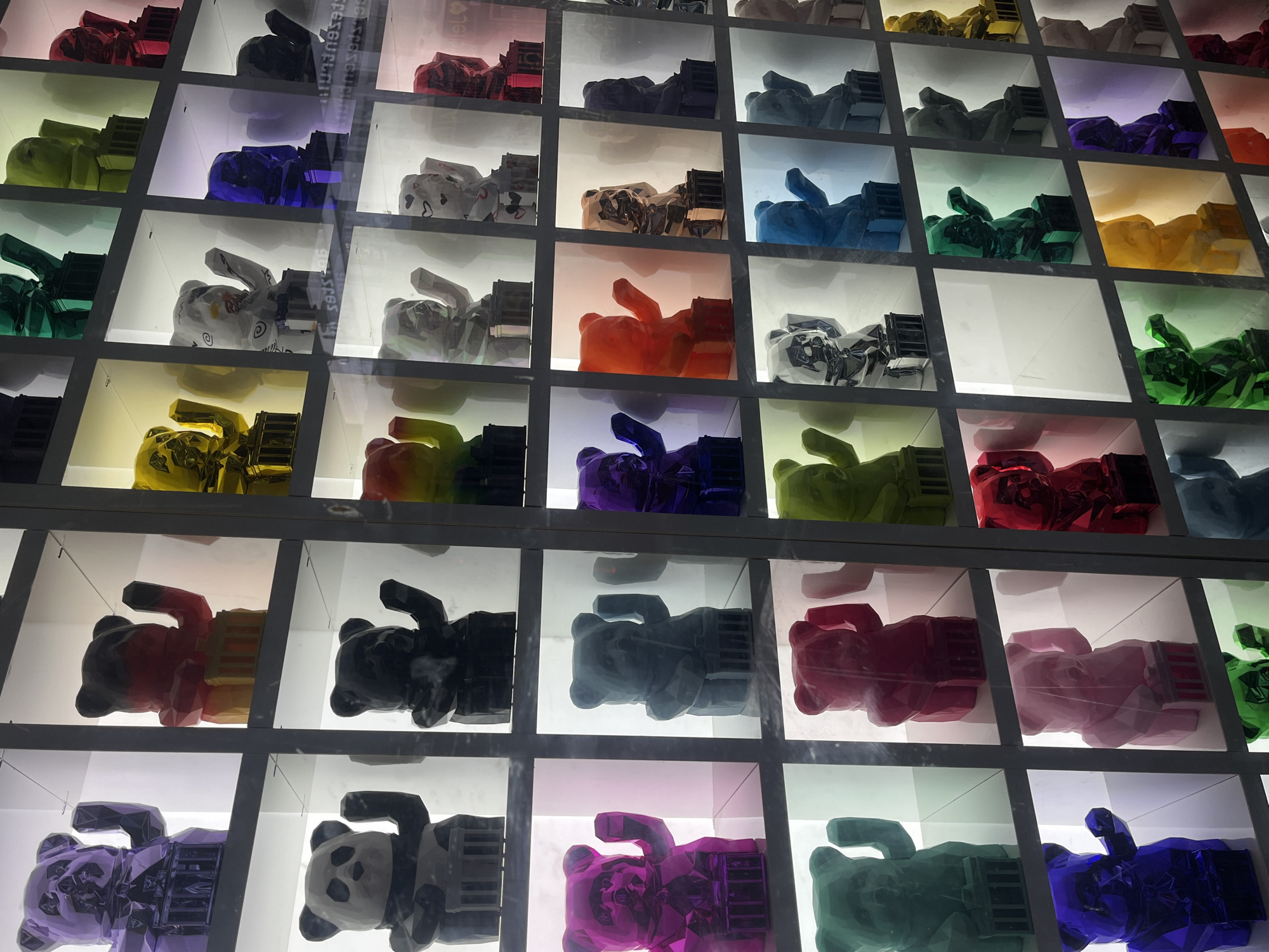 Afternoon around Friedrichstraße: bears, storefronts, and street life