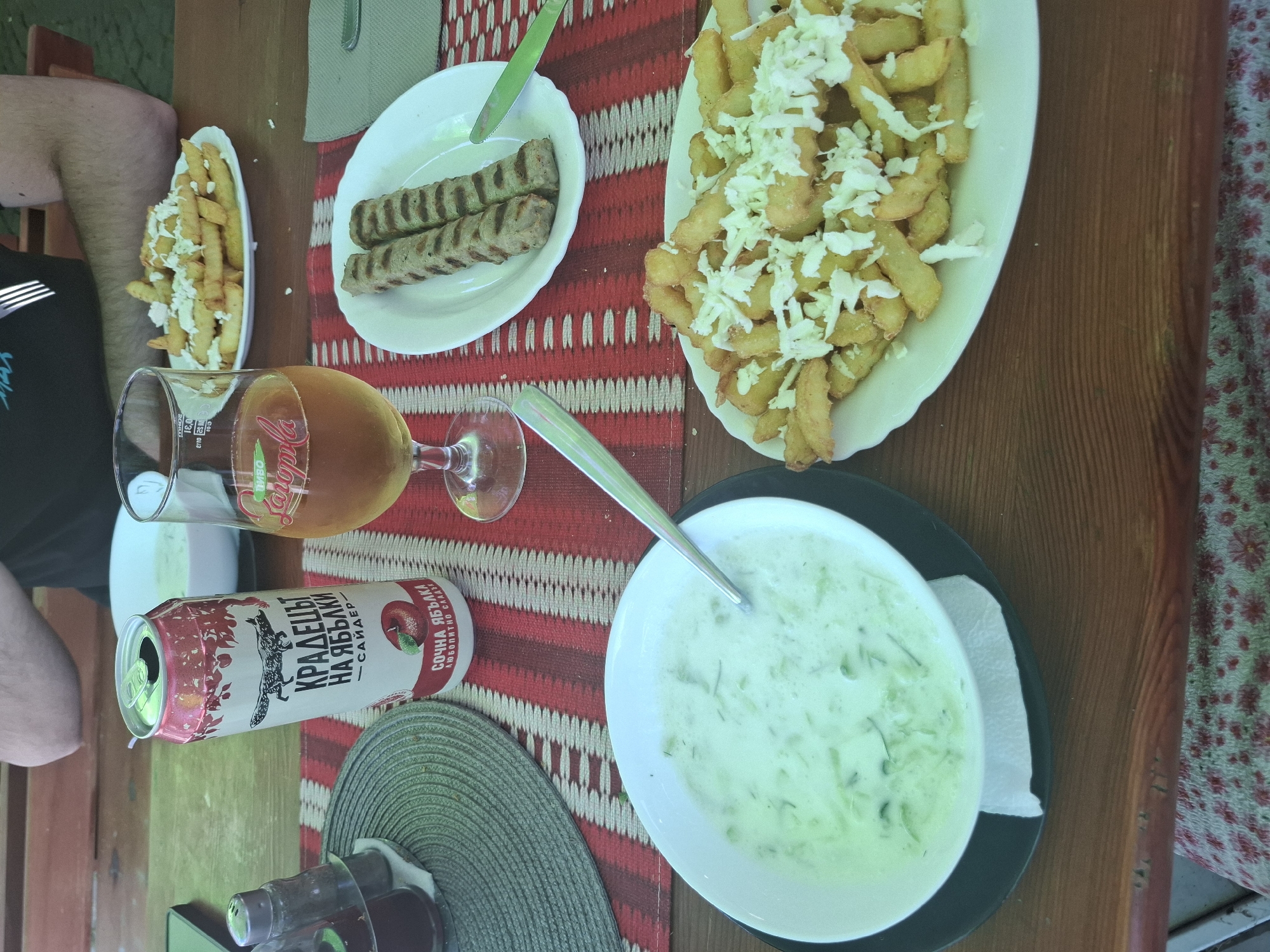 Lunch stop at a café terrace in Lovech's town square